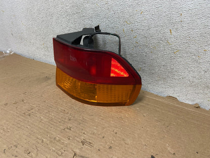 2002 2003 2004 Honda Odyssey Right Passenger Side Tail Light AH8977 LK2