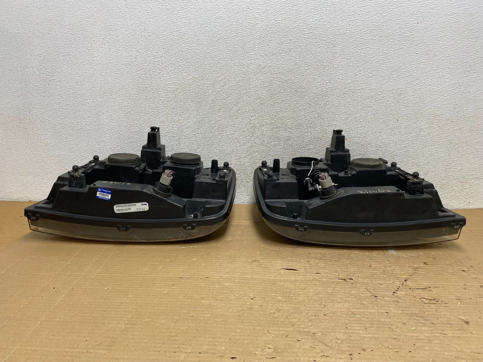 2006 - 2009 Chevrolet Trailblazer Left+Right Headlights Flush Half Bar AG9113 DW7