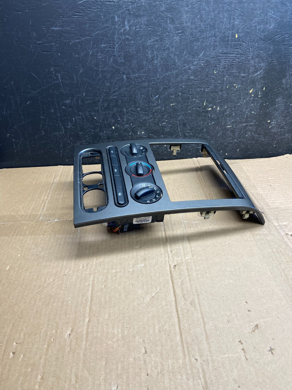 2004 to 2008 Ford F150 Radio Climate Dash Bezel Surround Black AF2763 DG2