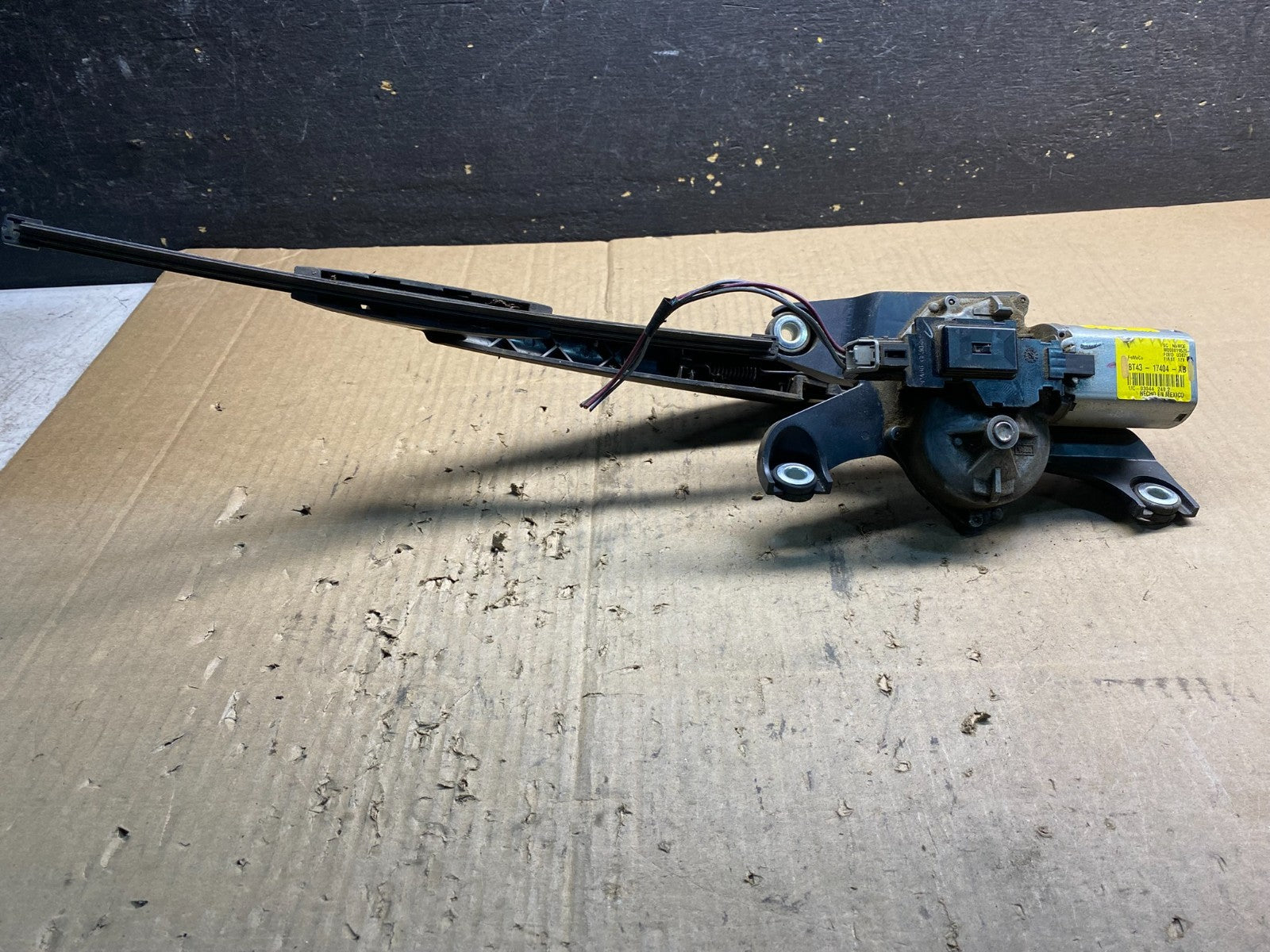 2011 to 2014 Ford Edge Licnoln MKX Rear Windshield Wiper Motor OEM AB0364 DG5
