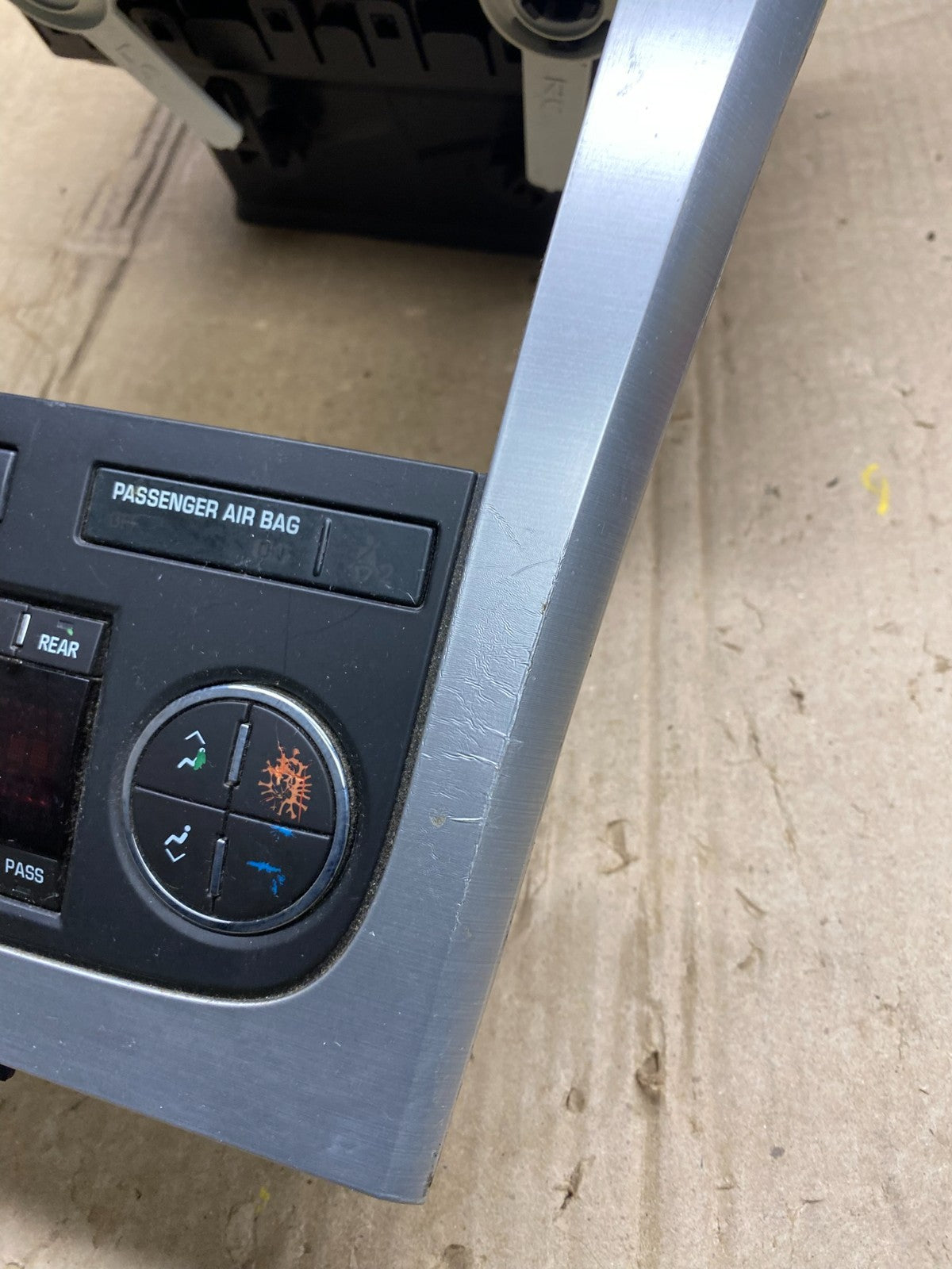 2007 - 2012 GMC Acadia A/C Heater Climate Control Radio Panel Bezel OEM X5820 DG2
