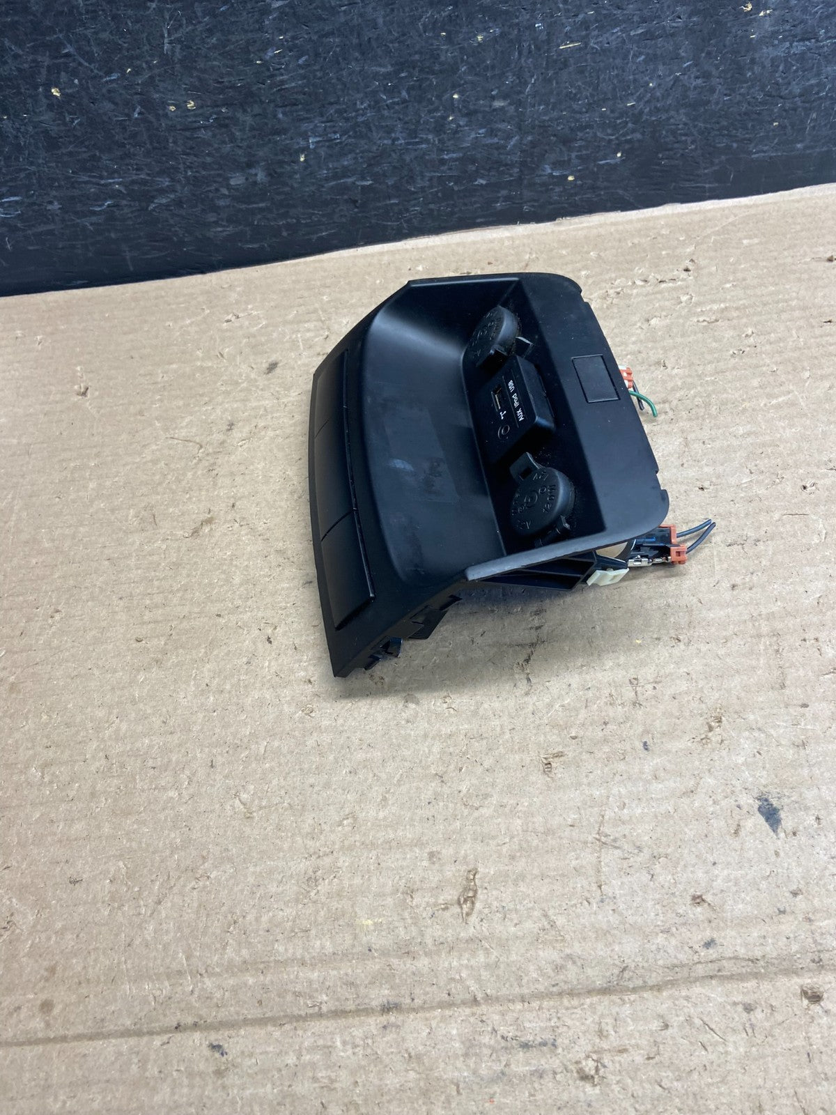 2011-2013 Kia Sorento Center Seat Heater Switches Aux USB Power Outlet AH5437 PS1