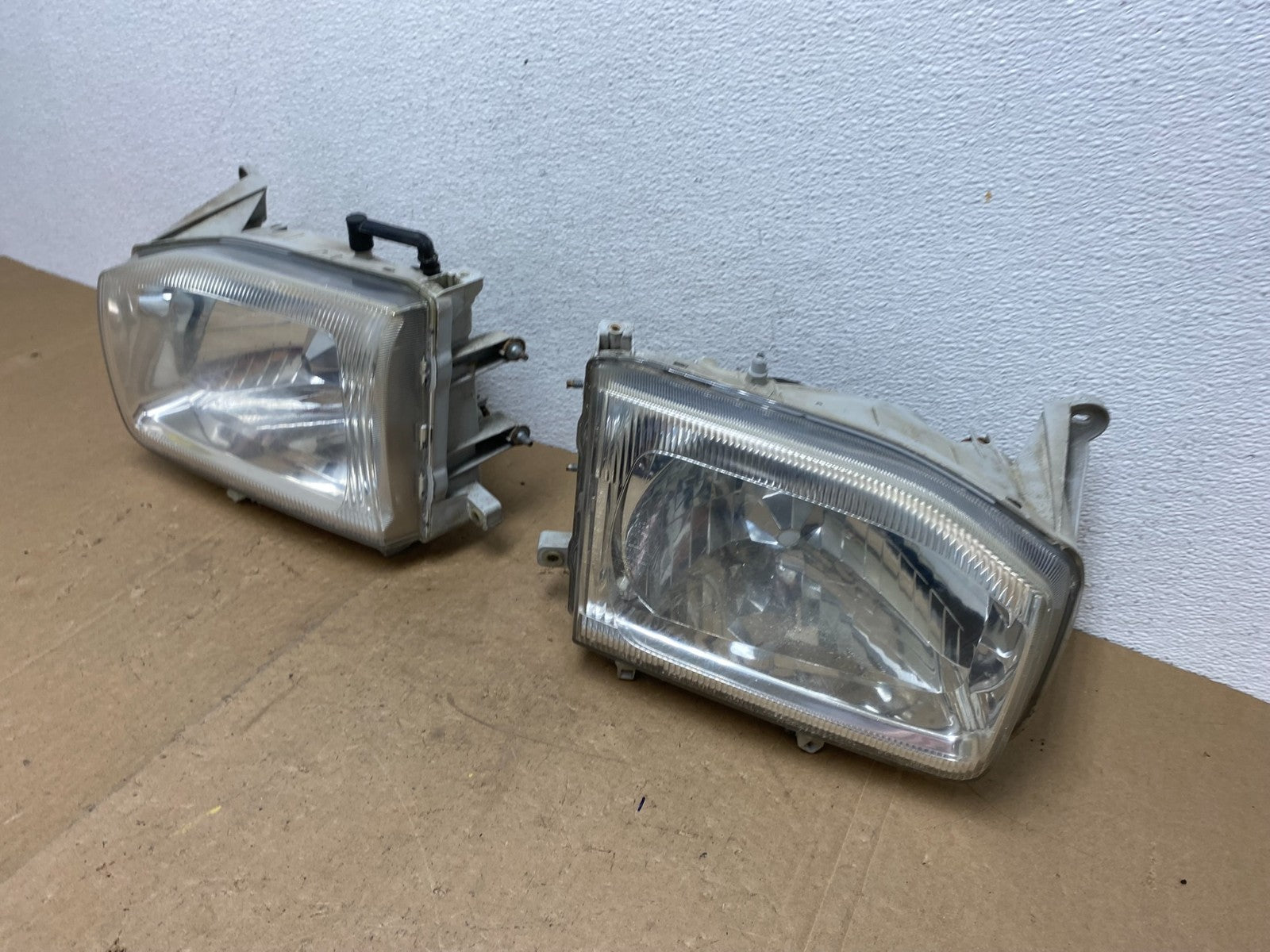 1999-2004 Nissan Pathfinder Left+Right Side Set Halogen Headlights AC5822 DW1