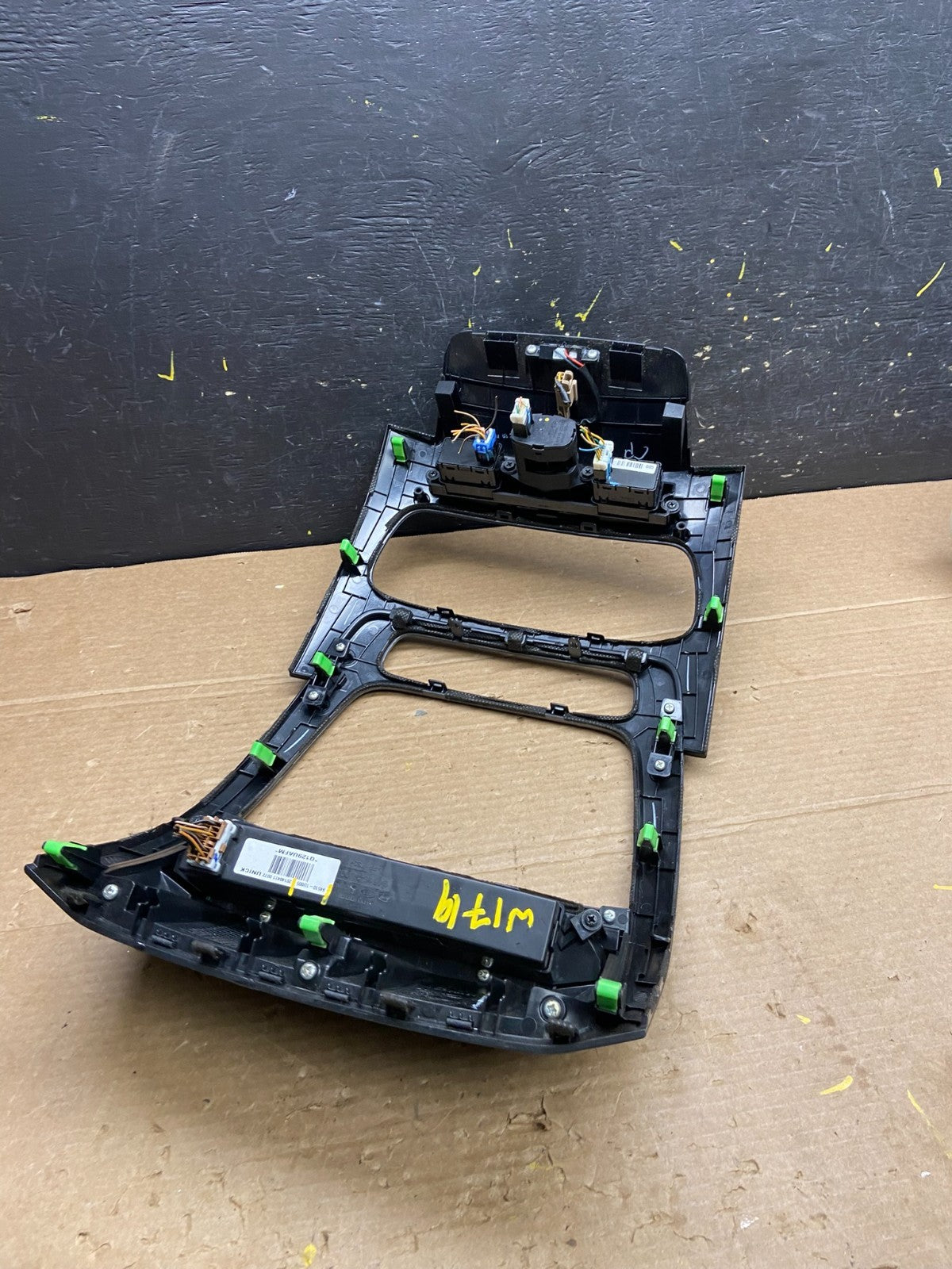 2014 2015 Kia Sorento Center Radio Climate Control Clock Trim Heat Seat W1719 DG3