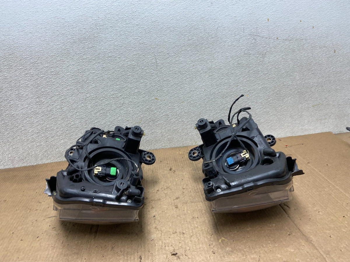 2008 to 2016 Chrysler Town and Country Left+Right Side Headlights AA7122 DW10