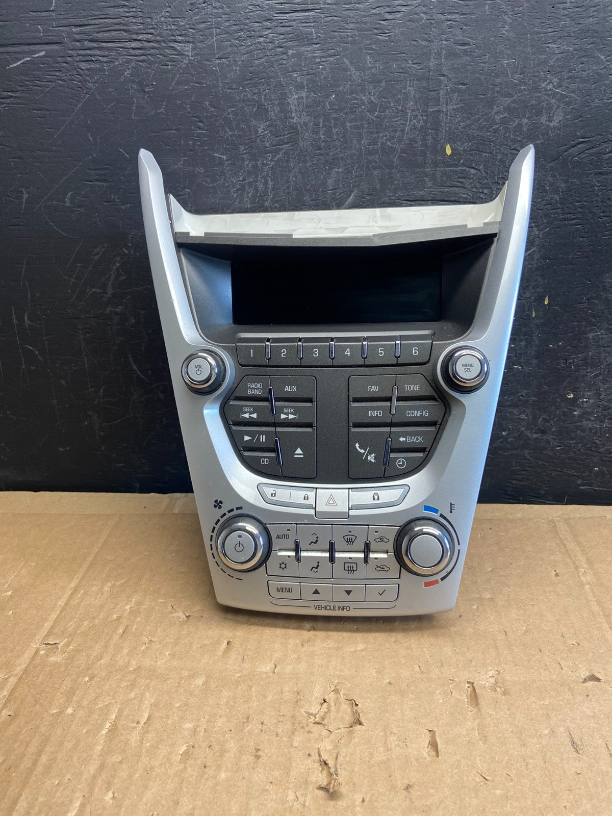 2010-2011 Chevrolet Equinox Radio Face Climate Control Panel Bezel AD2196 DG0