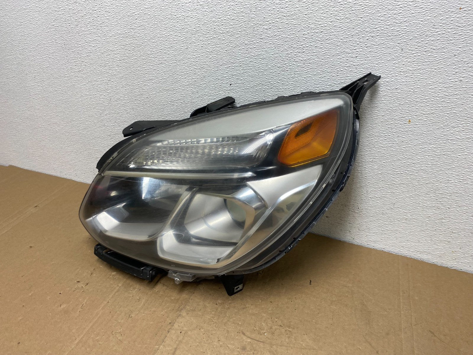 2016-2018 Chevrolet Equinox Left Driver LH Halogen Headlight AC5772 DW1