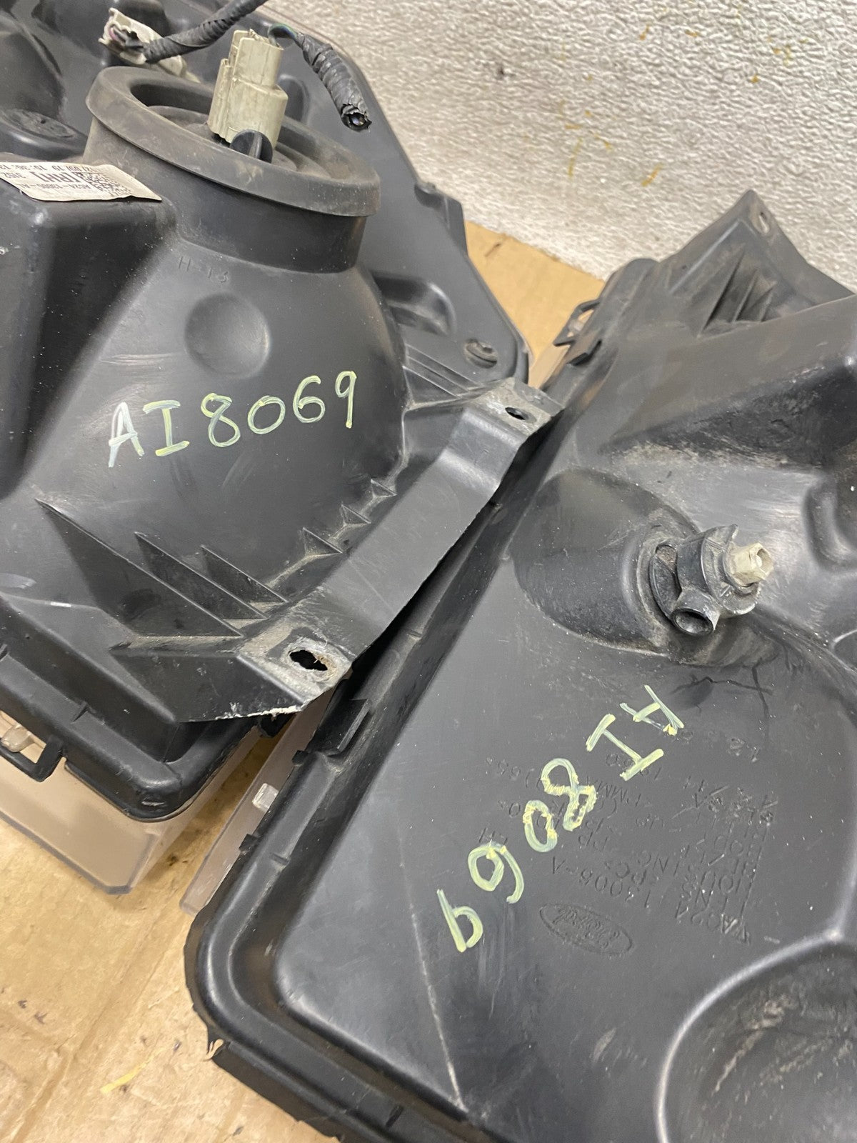 2008-2014 Ford Econoline E150 E250 E350 Left+Right Headlights AI8069 DW14