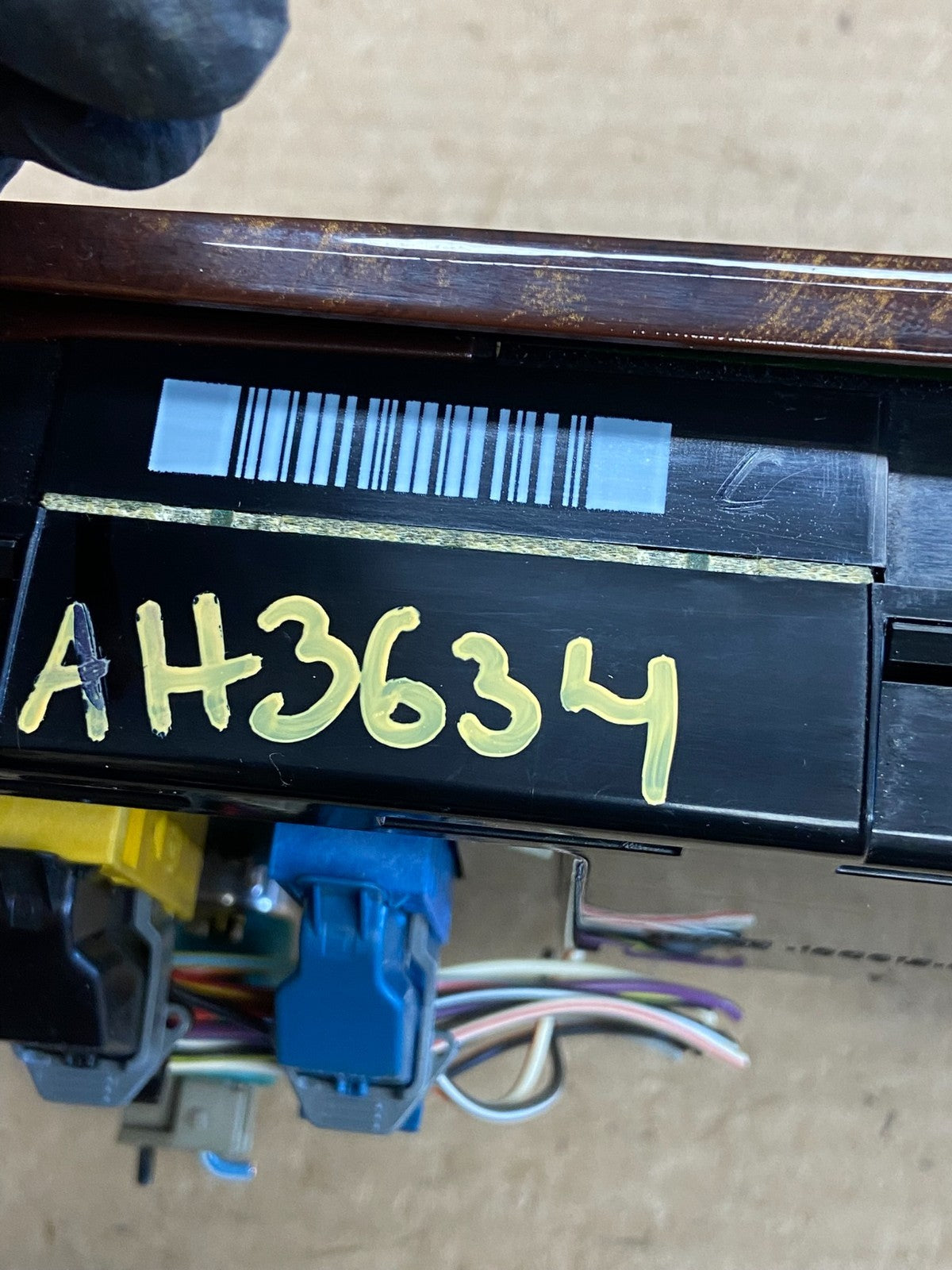 2005 to 2007 Ford Five Hundred Radio Climate Dash Bezel Surround AH3634 DG6