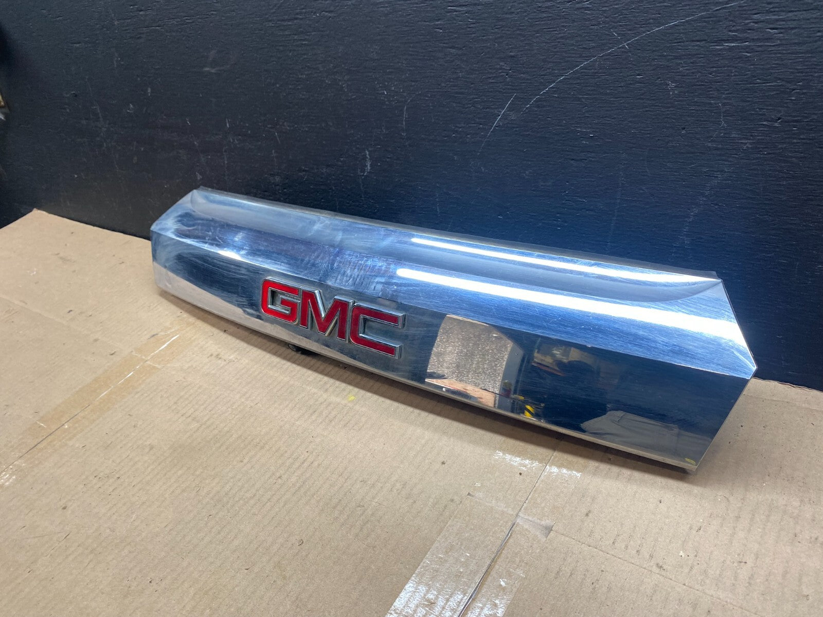 2011-2015 GMC Terrain Tailgate Liftgate Chrome Finish Molding Camera Oem C96592