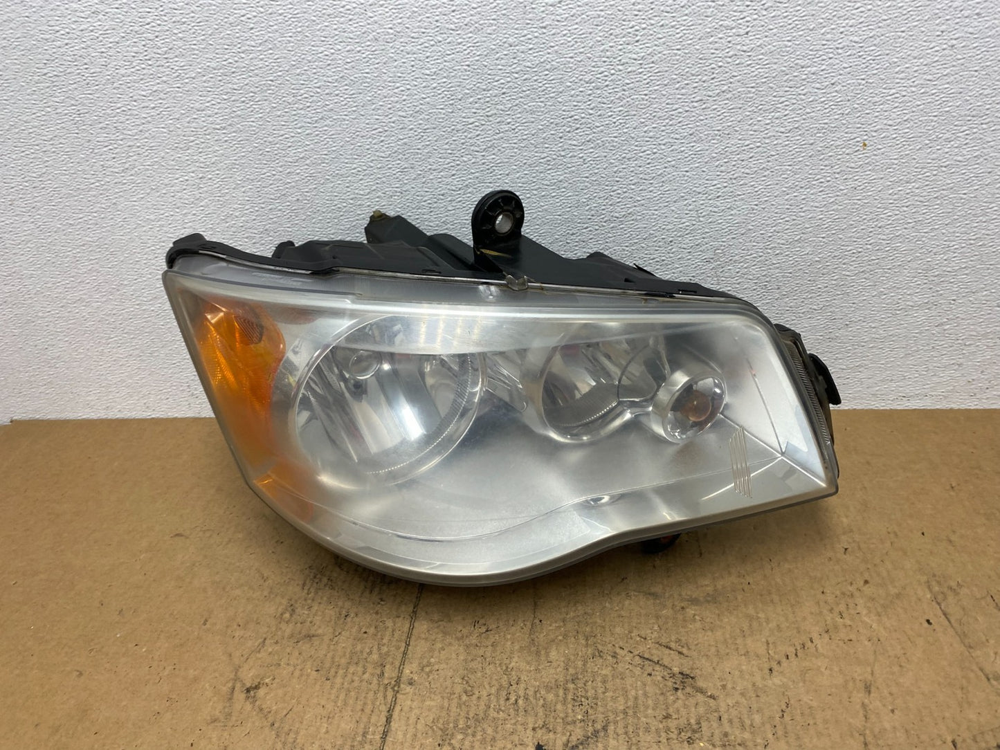 2011 to 2016 Chrysler Town and Country Right Passenger Headlight AC3678 DW0
