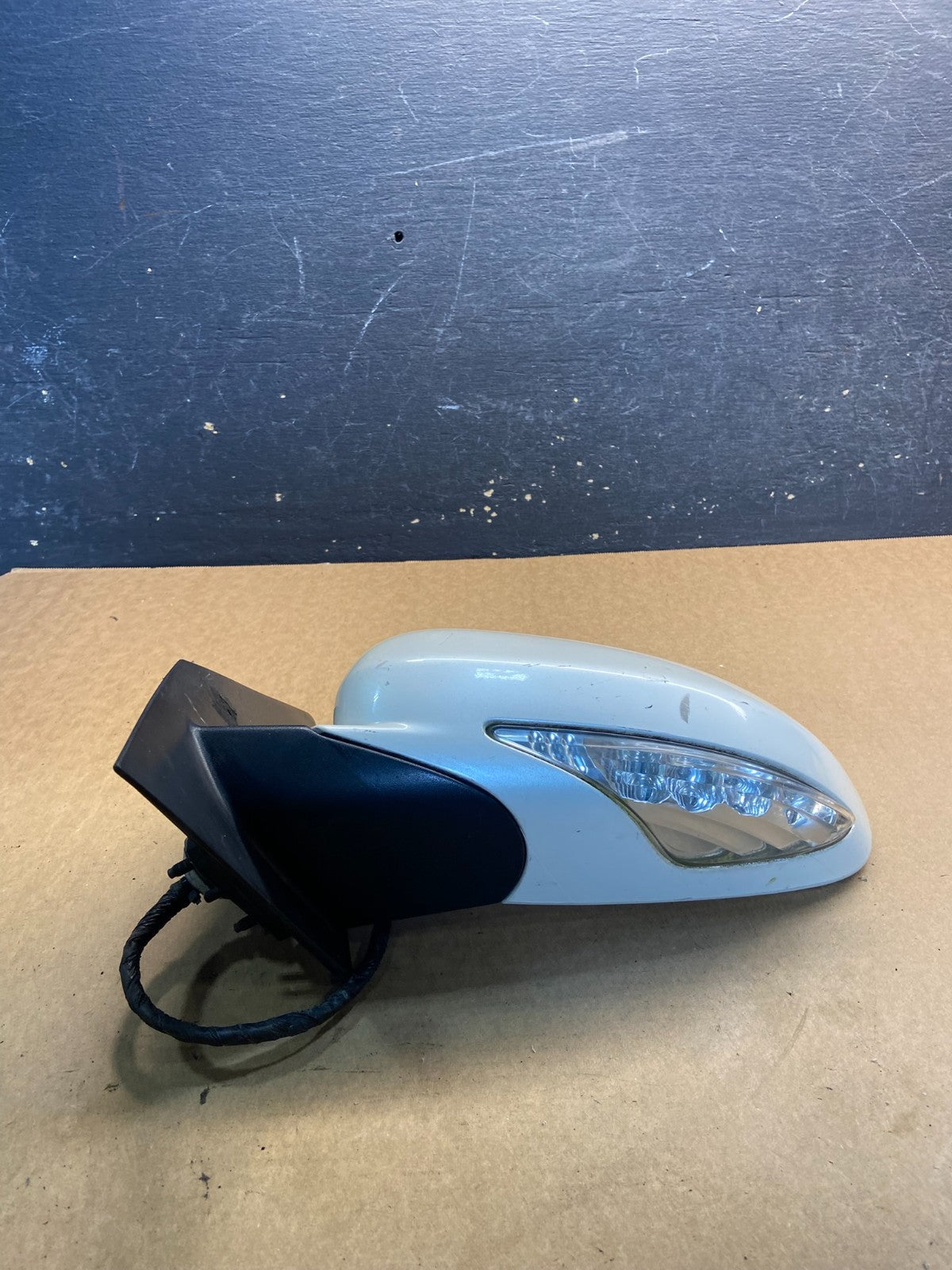 2008-2012 Buick Enclave Left Driver Heat Door Turn Sg Mirror OEM AA0887 MS3