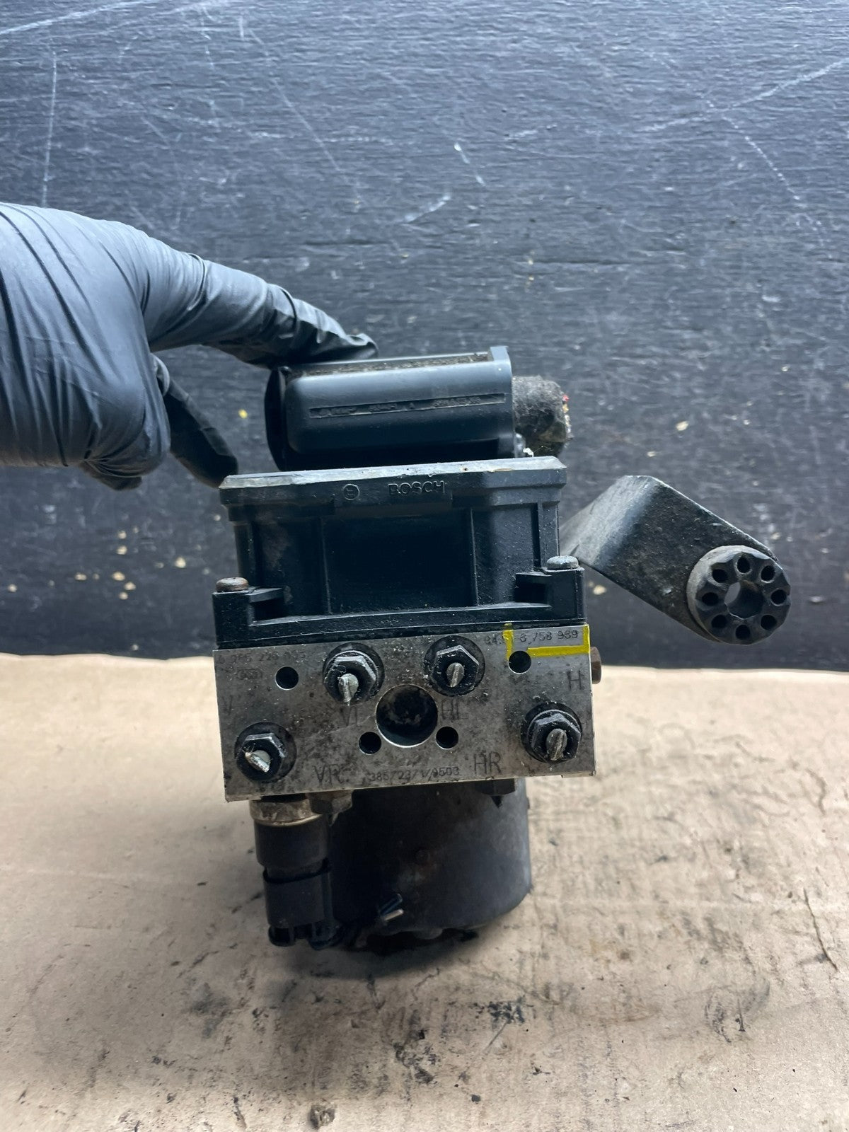 2016 - 2018 Kia Sorento ABS Anti-Lock Brake Pump 6758969 S8433 DG2
