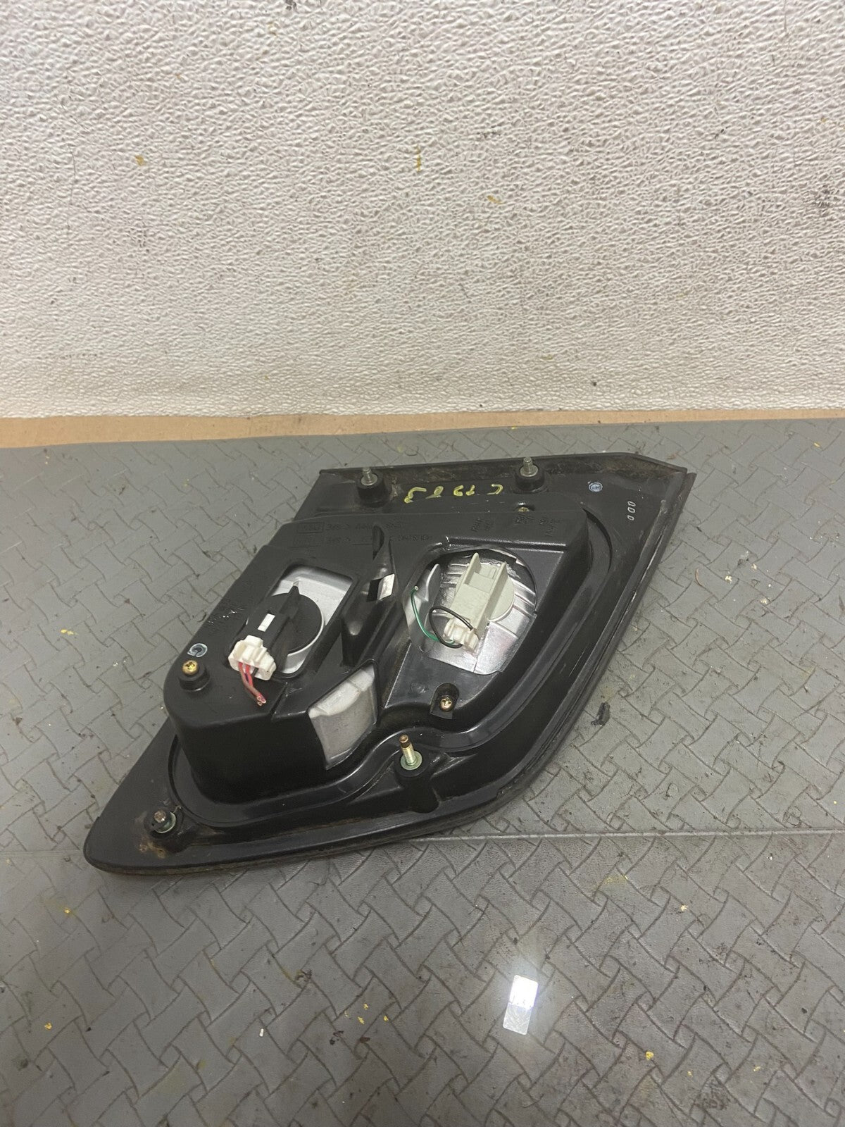 2000-2001 Infiniti i30 Right Passenger Rh Side Tail Light Inner Oem C75837