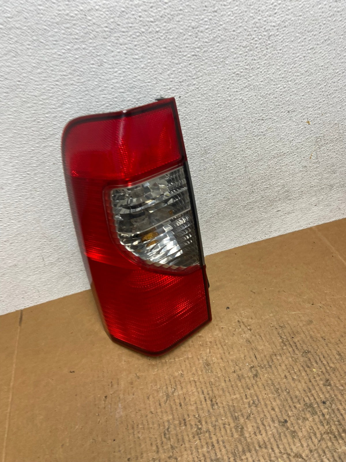 2002 2003 2004 Nissan Xterra Left Driver Side Tail Light AE1460 LK2