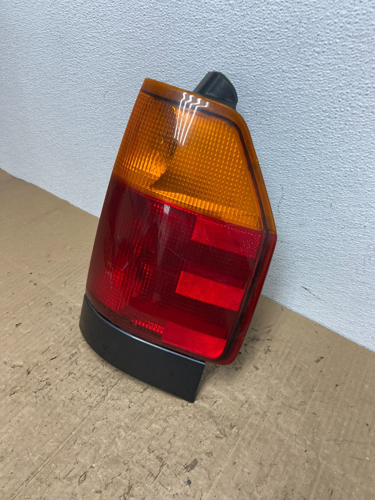 2002-2009 GMC Envoy Right Passenger RH Side Tail Light Oem AB9876 DW1