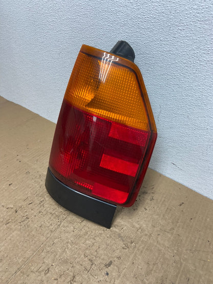 2002-2009 GMC Envoy Right Passenger RH Side Tail Light Oem AB9876 DW1