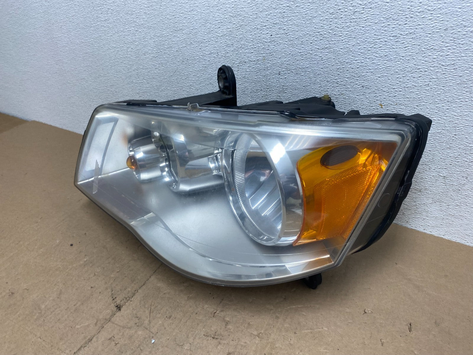 2008 to 2016 Chrysler Town and Country Left Driver Lh Side Headlight AE6876 DW1