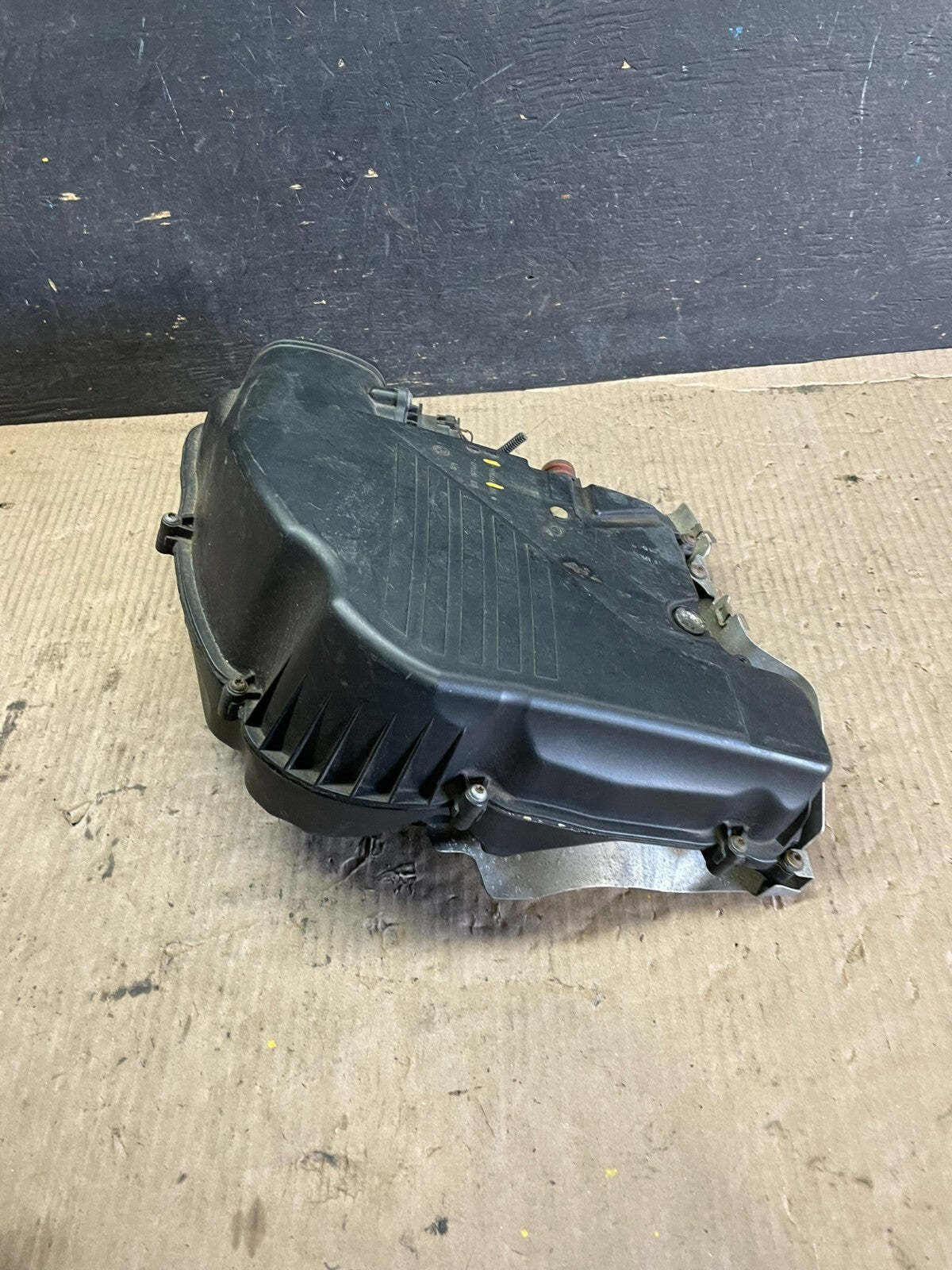 2009-2012 Bmw 7-Ser F01 750i Left Driver Air Filter Cleaner Intake Box M2919 DG2