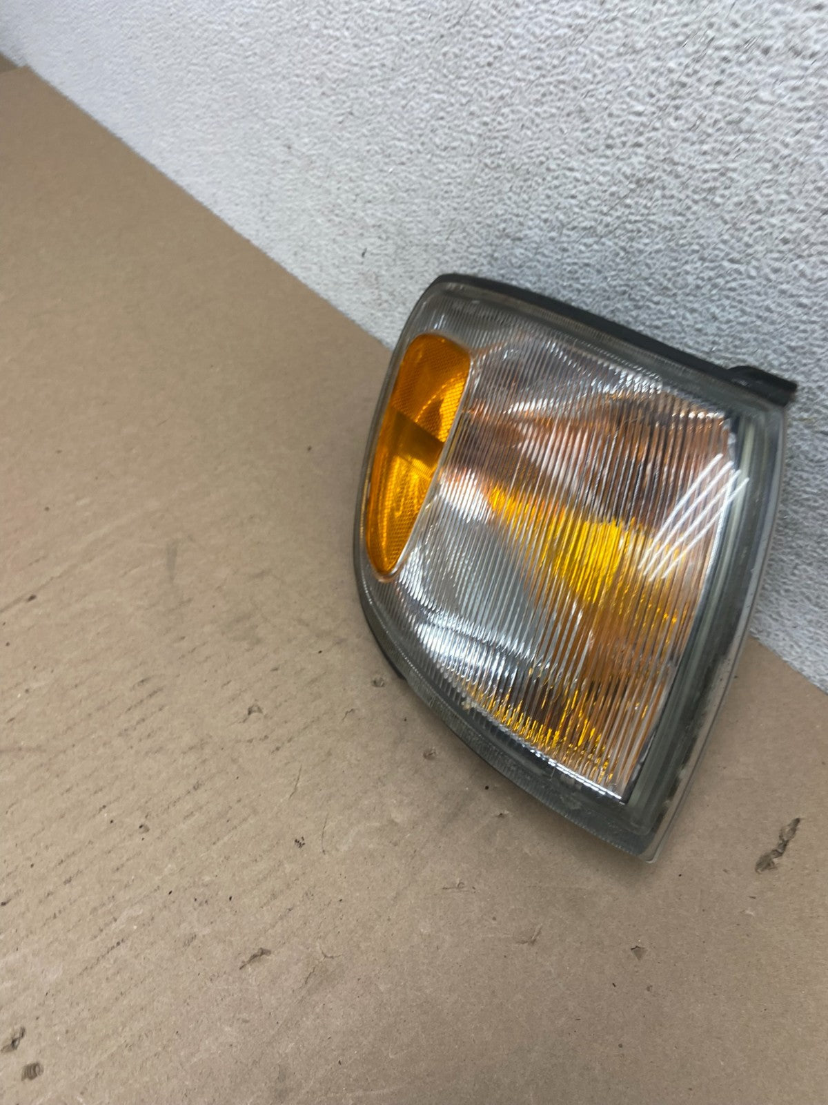 1998 to 2000 Toyota Sienna Right Turn Signal Side Marker Lamp AG6656 DW1