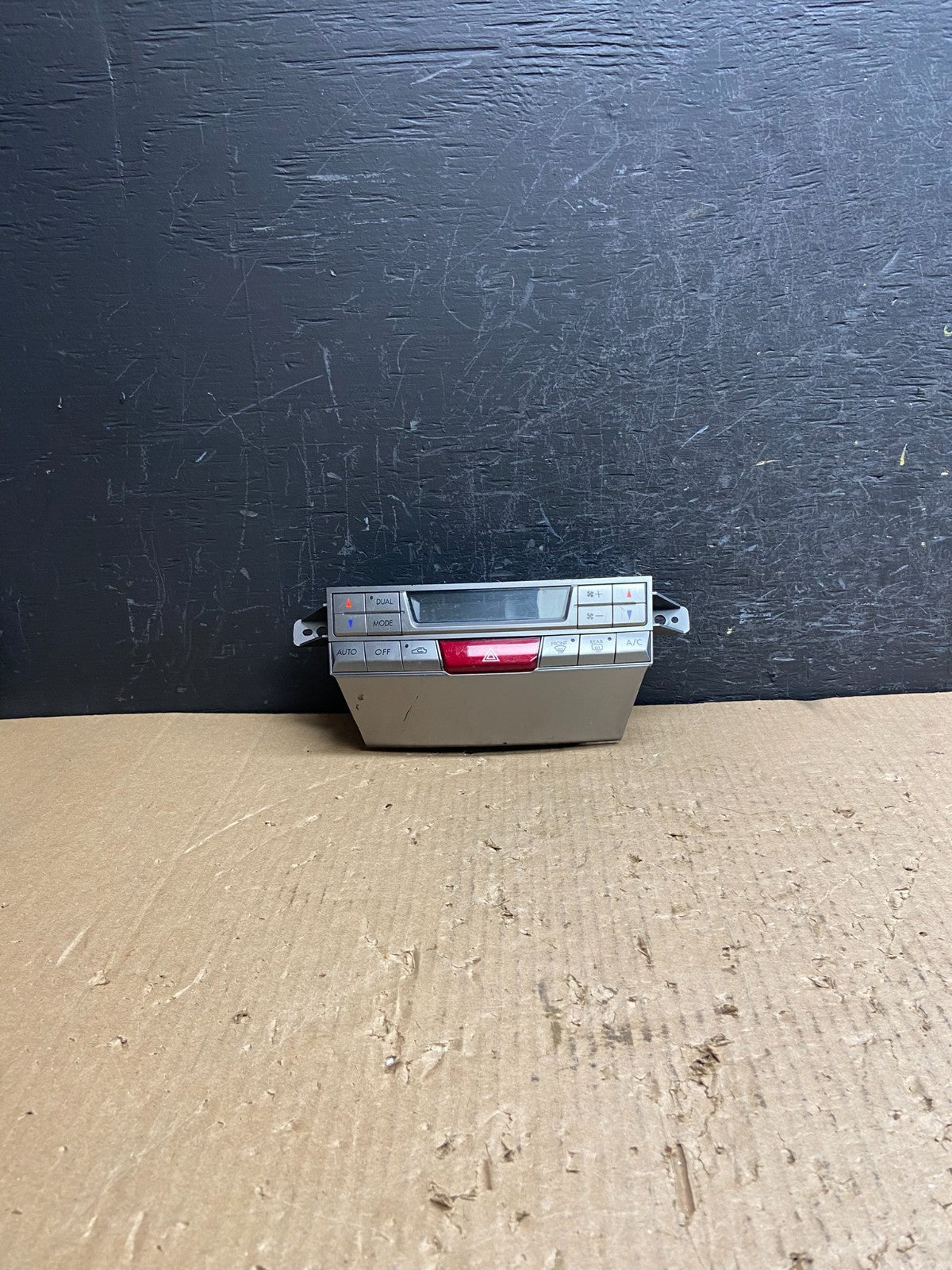 2010 - 2014 Subaru Outback Legacy A/C Heater Climate Control Unit AE4490 DW0