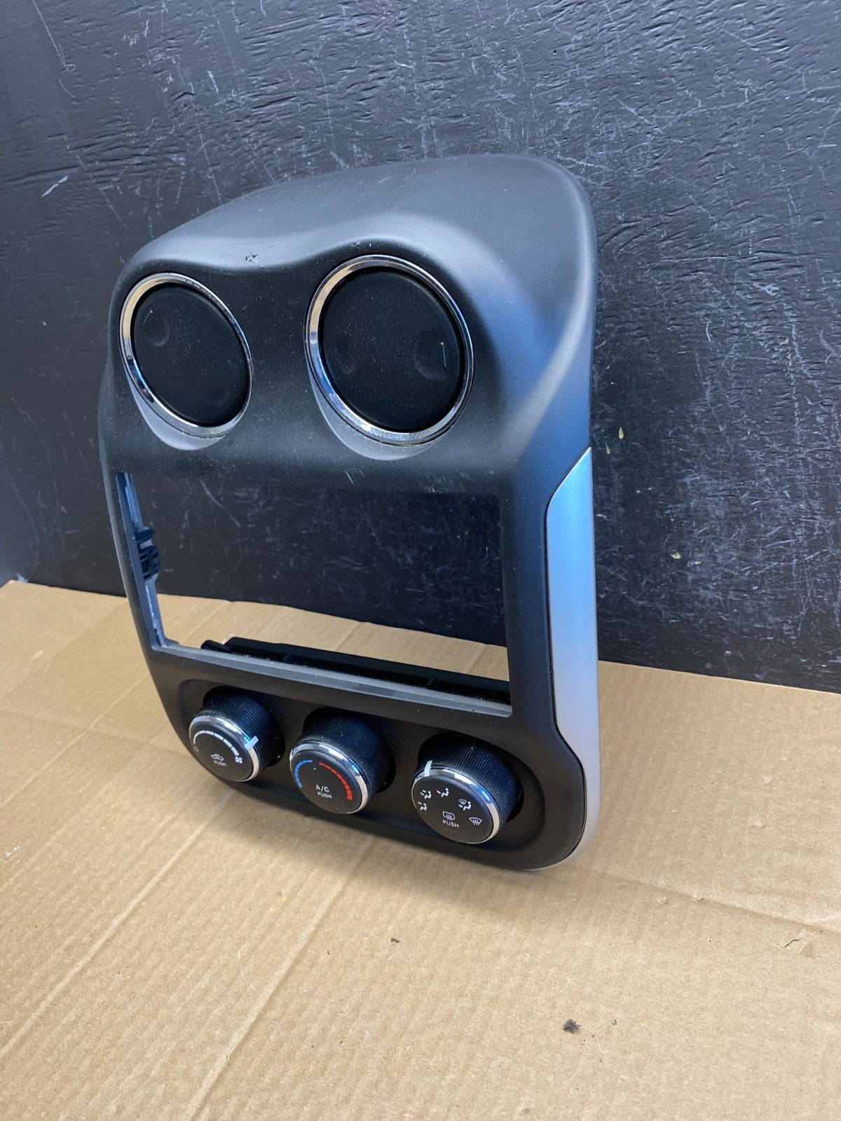 2011 to 2017 Jeep Compass Dash Climate Temperature Control Radio Bezel AC9280 DG2