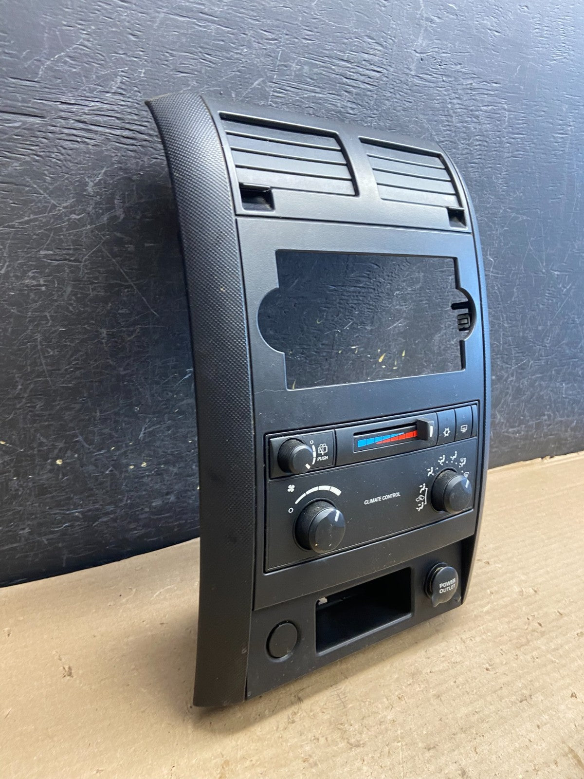 2005-2009 Dodge Durango Heat AC Climate Temp Control Radio Bezel ah3781 DG2