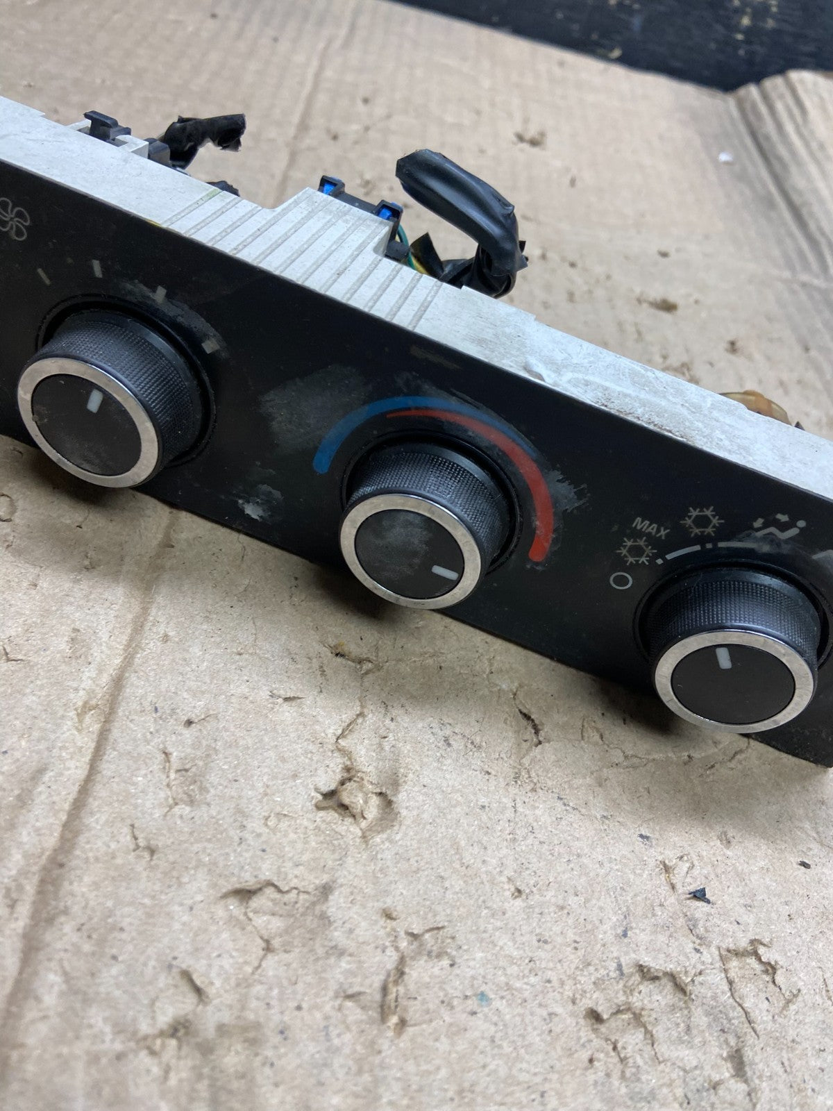 2008-2010 Chevrolet Express 1500 2500 3500 Climate Control Panel X1924 DG3