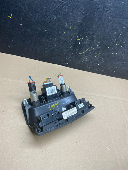 2011-2013 Kia Sorento Center Seat Heater Switches Aux USB Power Outlet T9090 DG3