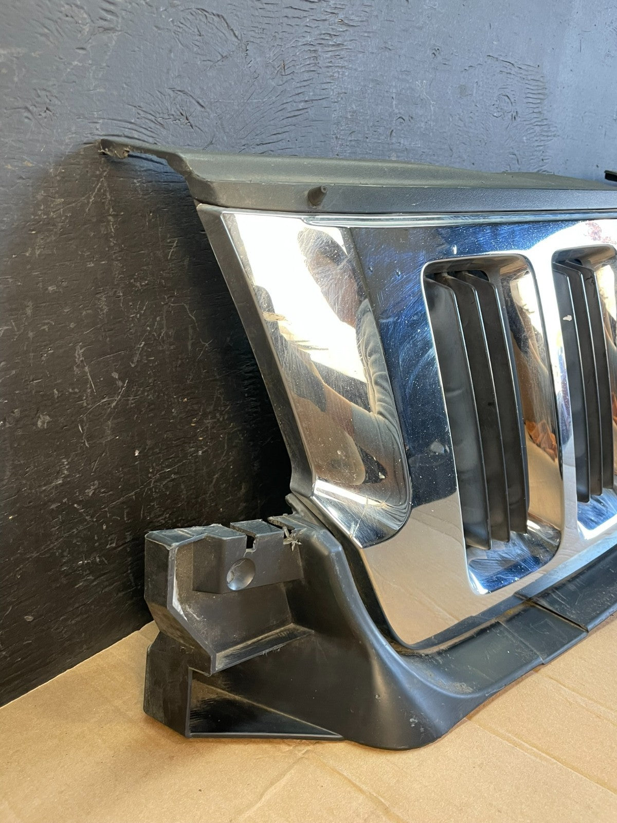 2011 to 2013 Jeep Grand Cherokee Front Upper Grill Grille OEM AC2060 DG2