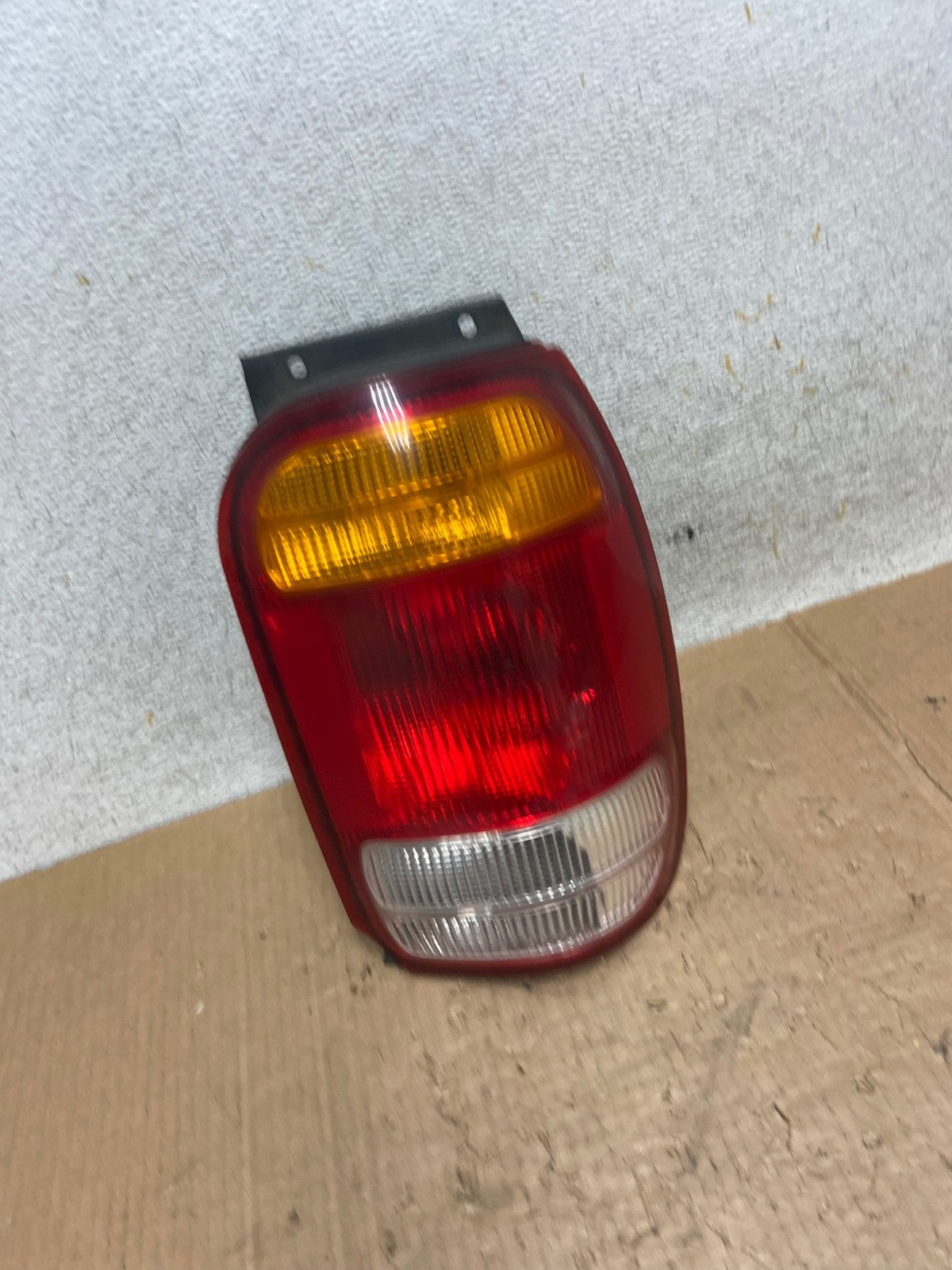1998 to 2001 Ford Explorer Right Passenger Side Tail light AI5543 LK2