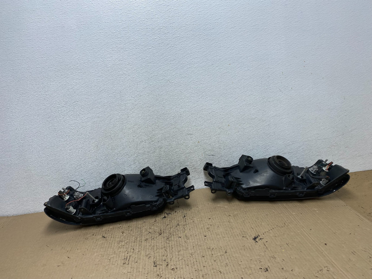 2003 2004 Subaru Forester Left+Right Headlights Halogen AF7100 DW7
