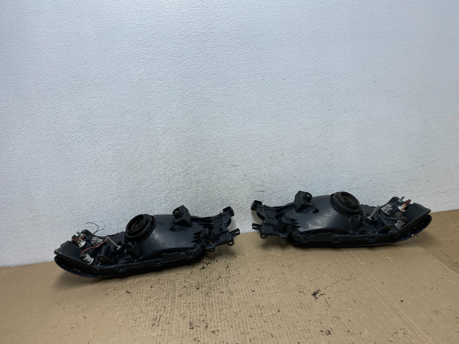 2003 2004 Subaru Forester Left+Right Headlights Halogen AF7100 DW7