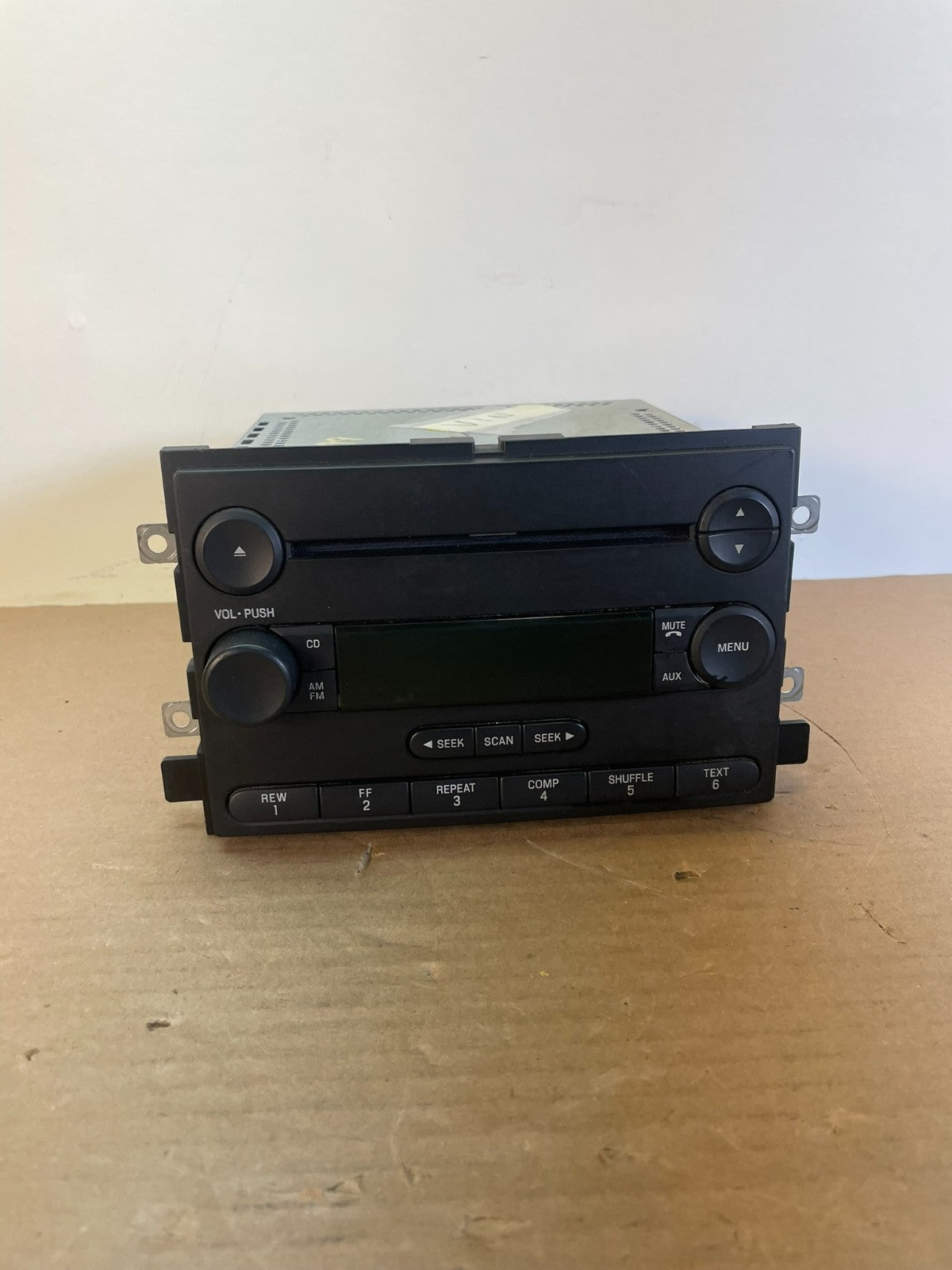 2004 to 2008 Ford F150 Mustang Radio Stereo Audio AM/FM af5599 DG0