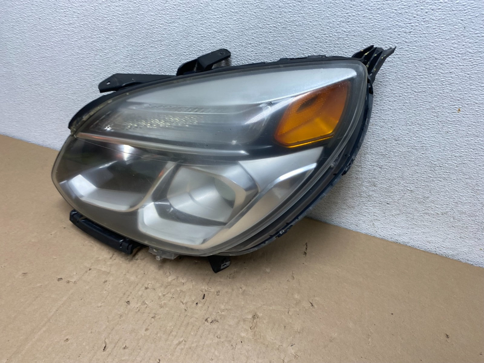 2016-2018 Chevrolet Equinox Left Driver LH Halogen Headlight AG6752 DW1