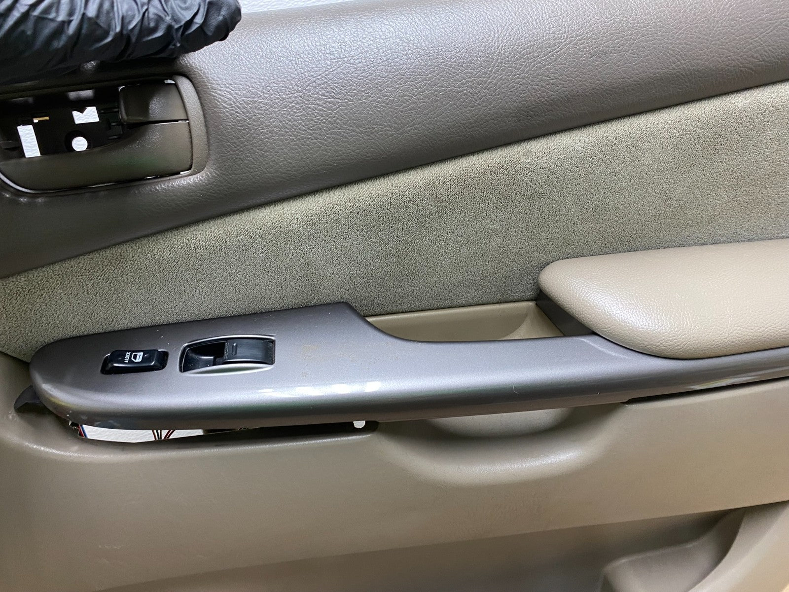 2005 to 2010 Toyota Sienna Right Passenger Side Front Door Trim AF49744