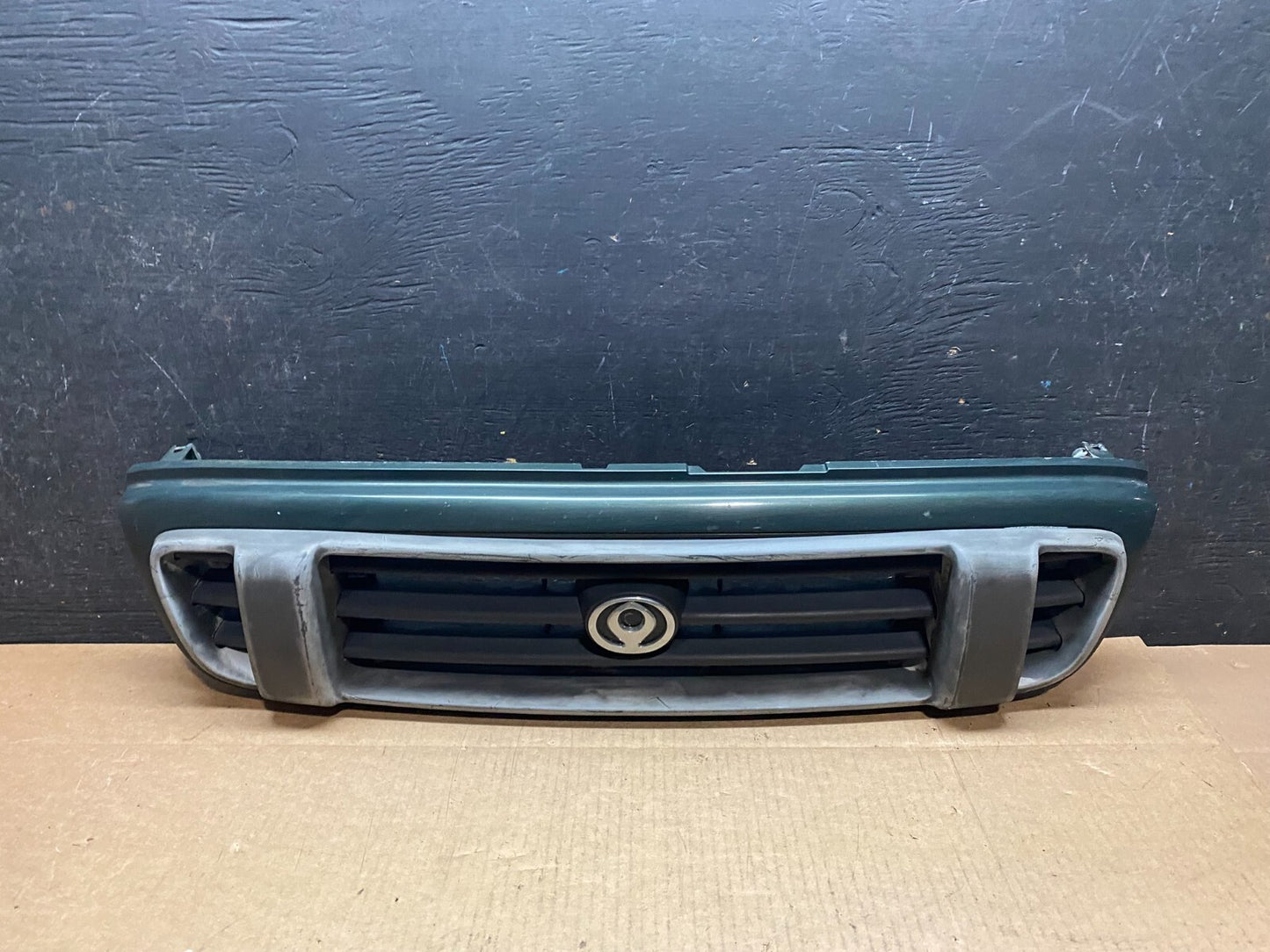 1996 to 1997 Mazda MPV Front Upper Grill Grille J3816 DG OEM0