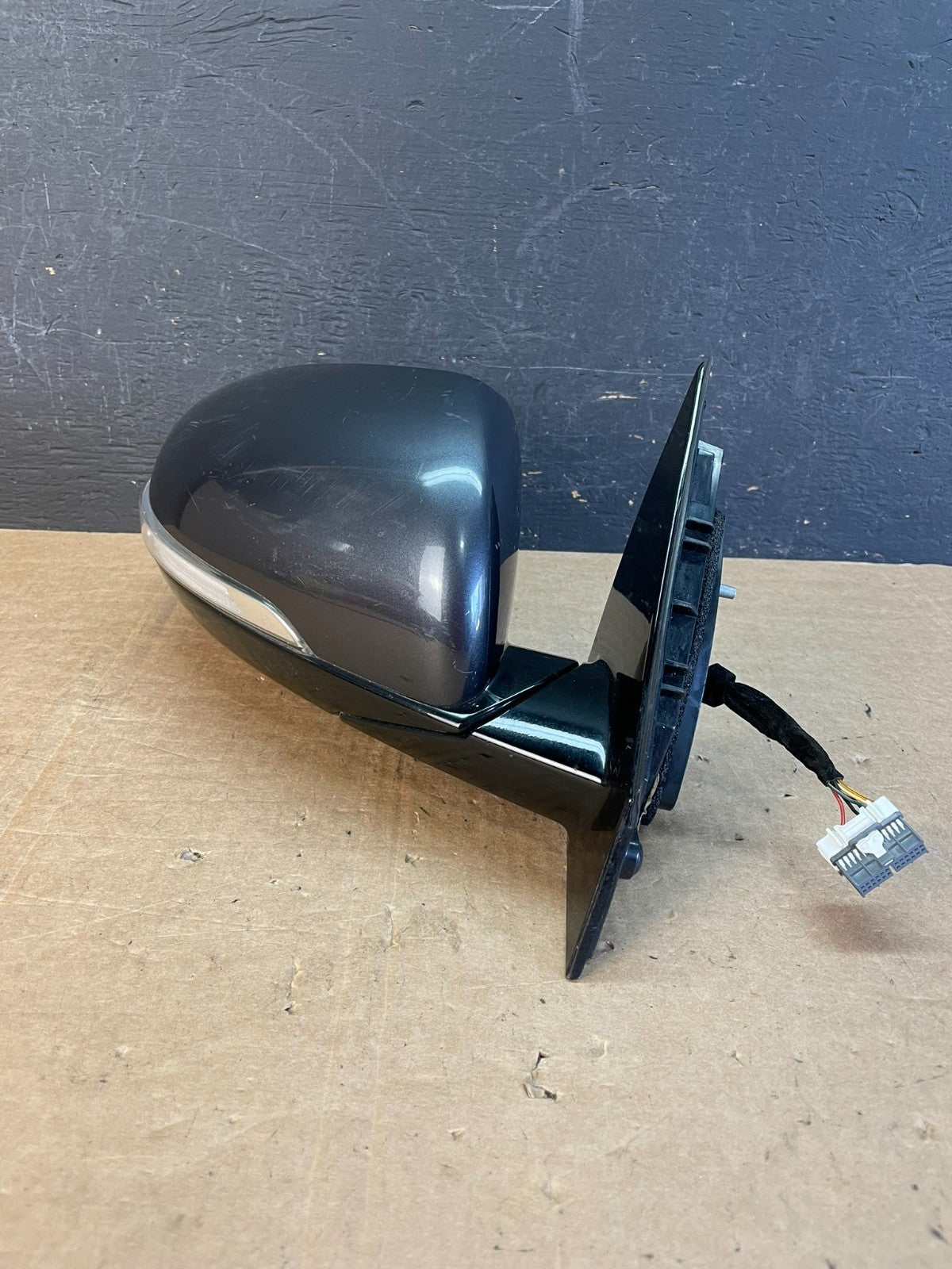 2016 to 2020 Kia Sorento Right Passenger Door Mirror Turn Signal AE8569 DW1