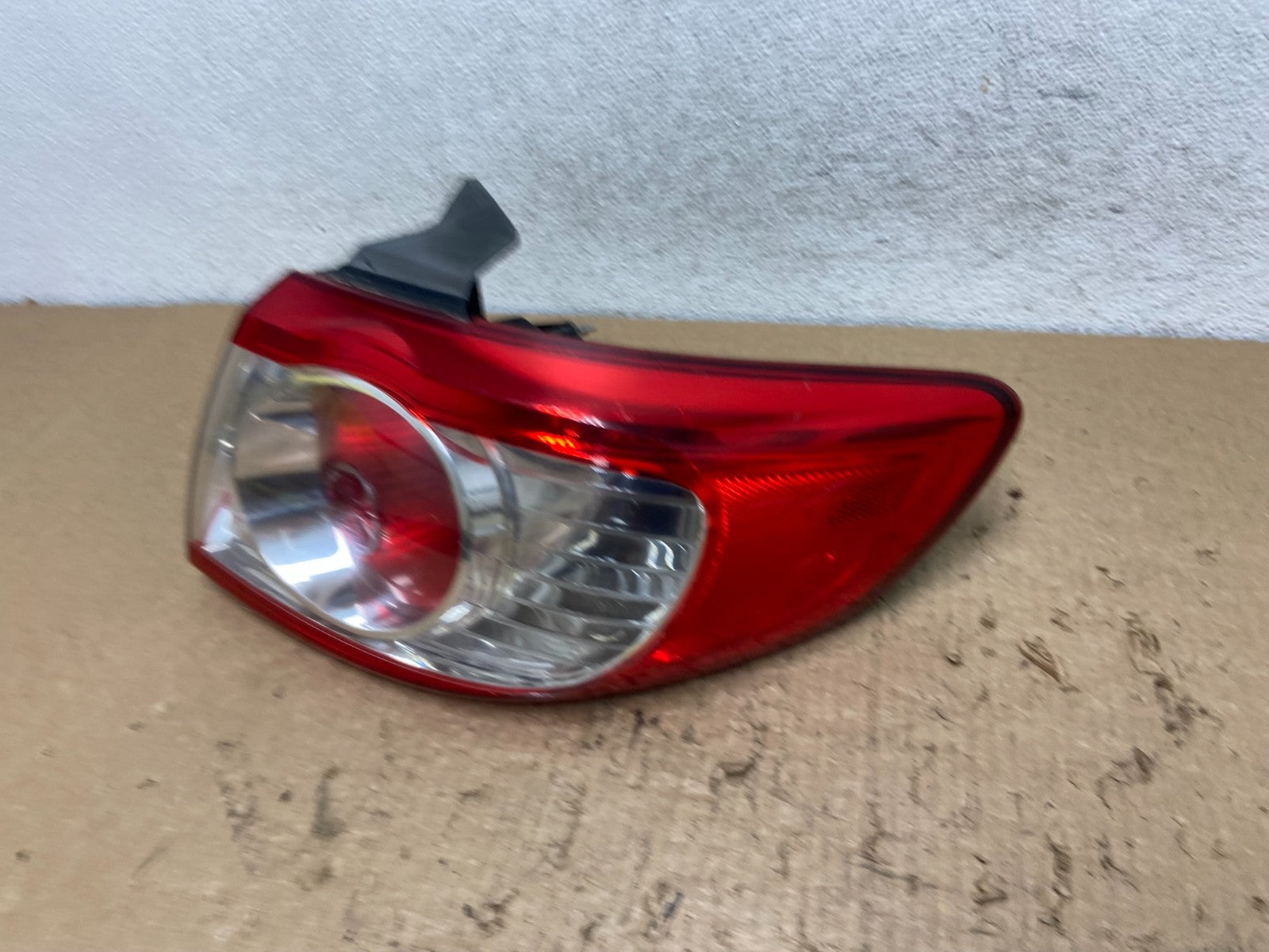 2010 to 2012 Hyundai Santa Fe Right Passenger RH Tail Light AF8432 DW1
