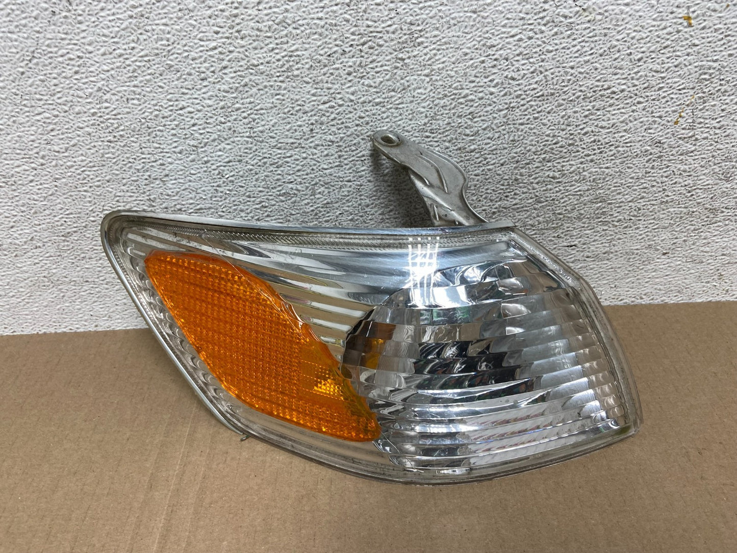 2000 - 2001 Toyota Camry Front Right Passenger RH Turn Signal AE6911 DW0