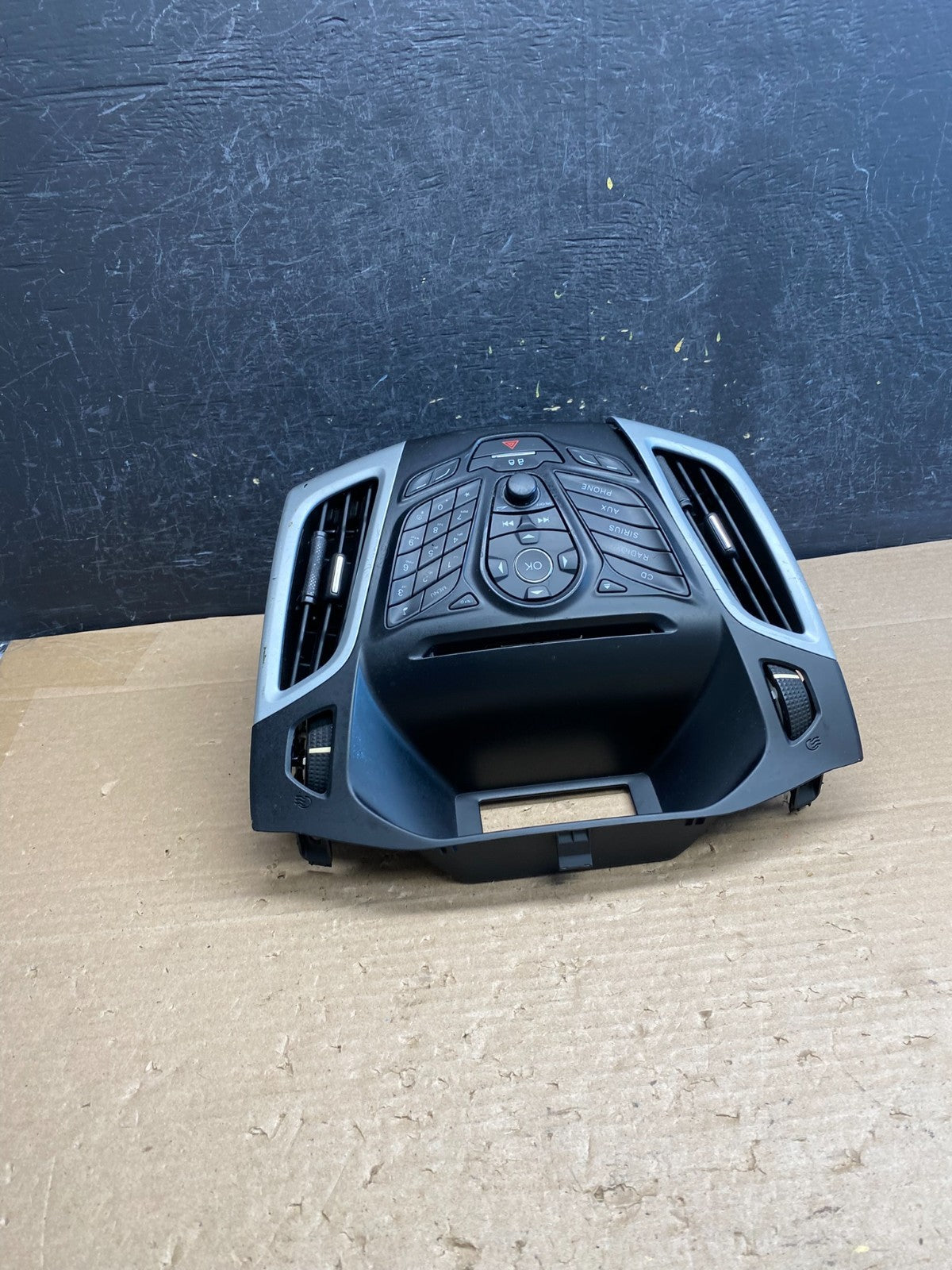 2012 to 2014 Ford Focus Radio Control Panel Trim w/ Bezel ag6227 DG3
