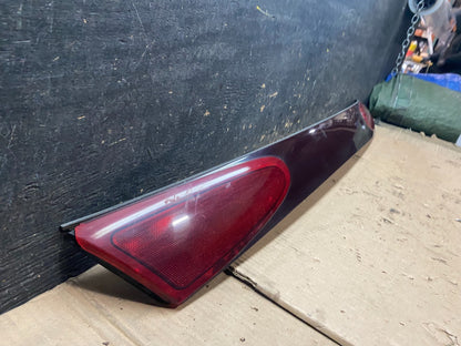1998-2003 Ford Escort Sedan Rear Center Lid Mounted Tail Light w2625 DG2