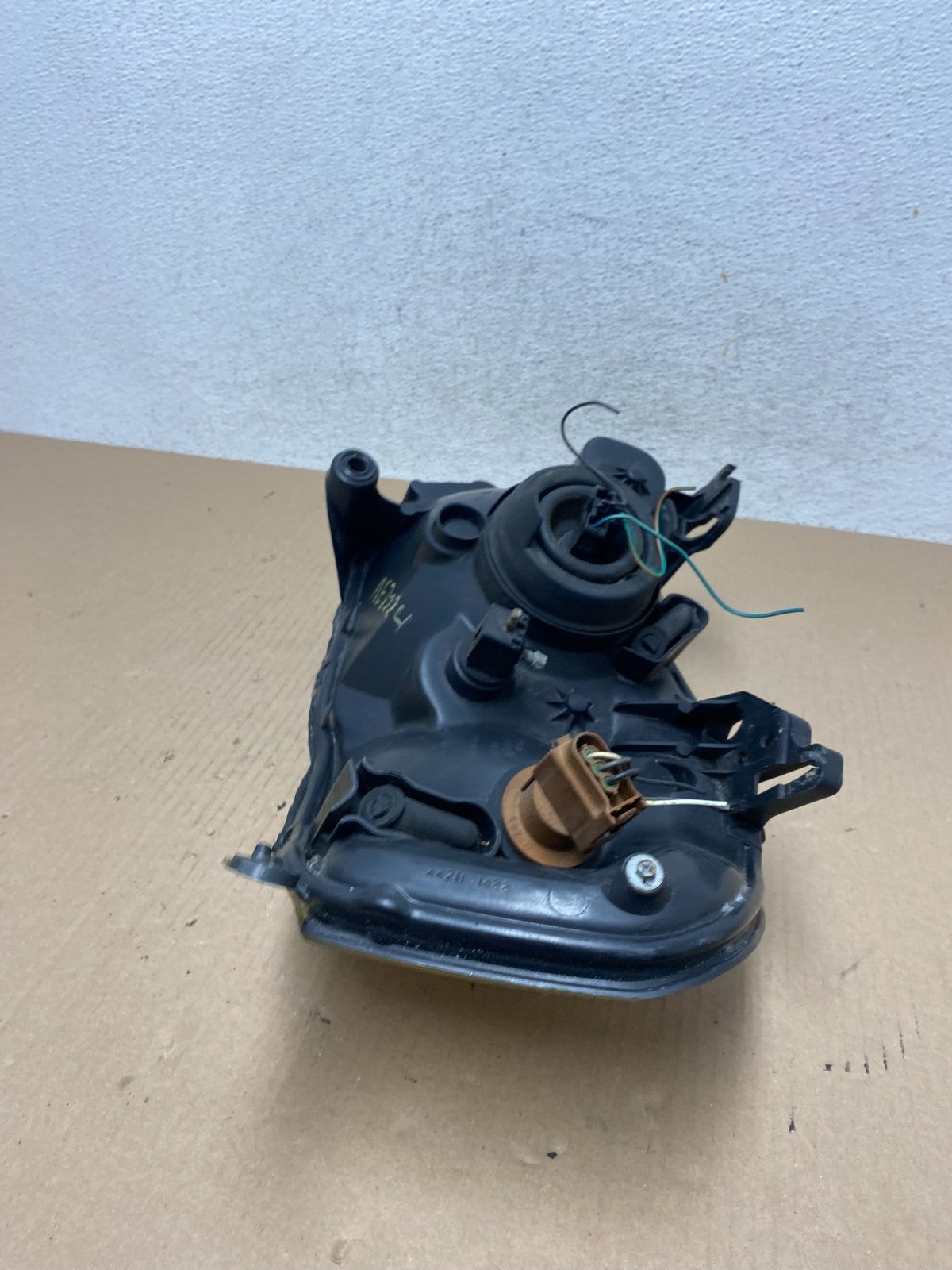 2005 - 2006 Mazda Tribute Right Passenger Rh Headlight AE7224 DW6