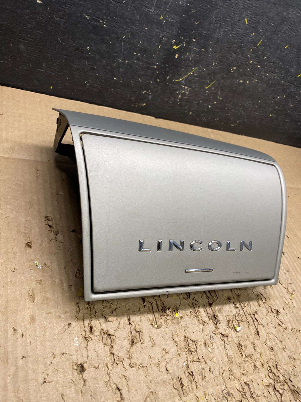 2003-2005 Lincoln Aviator Center Console Dash Trim Radio Cover  OEM V7483  DG2
