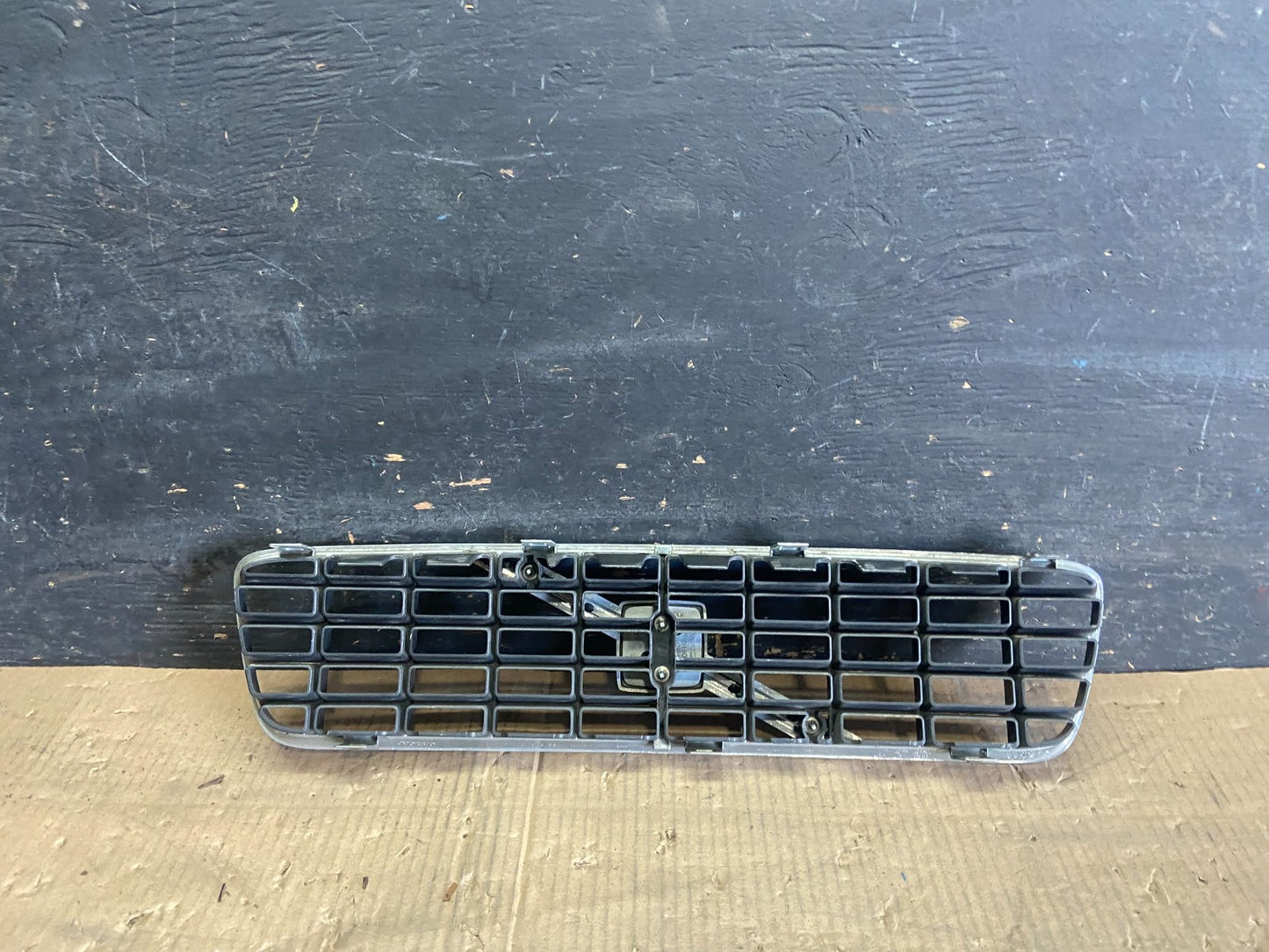 2001 to 2004 Volvo S60 Front Upper Grill Grille Oem R5542 DG5