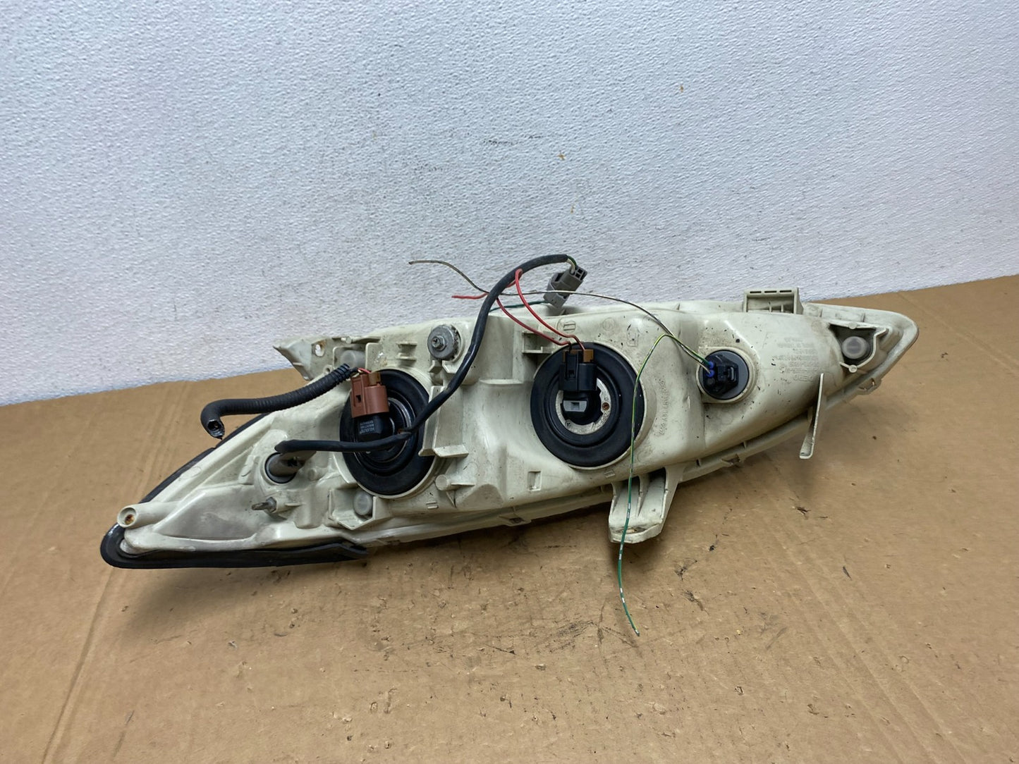 2005 to 2006 Toyota Camry Right Passenger RH Halogen Headlight AD3048 DW5