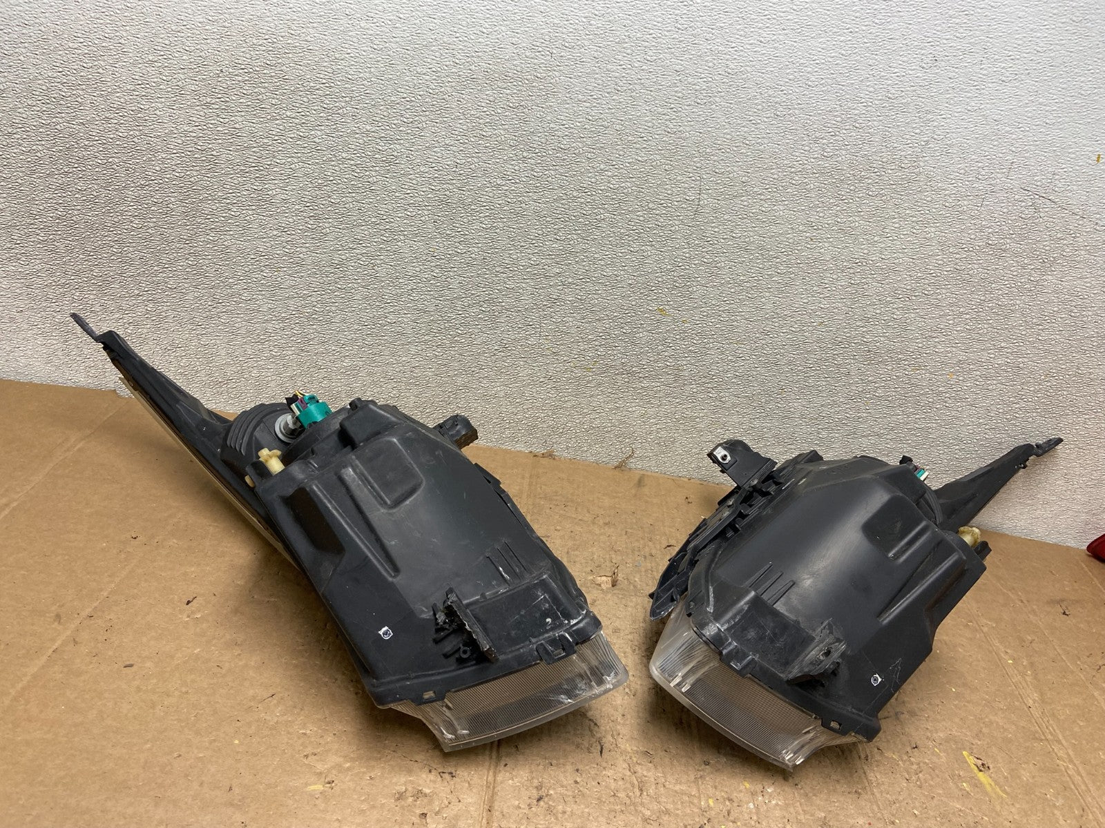 2011 to 2015 Chevrolet Cruze Halogen Left+Right Set Headlights AA43045