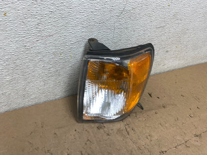 1999-2004 Nissan Pathfinder Front Left Driver Turn Signal i9970 DG1 OEM2