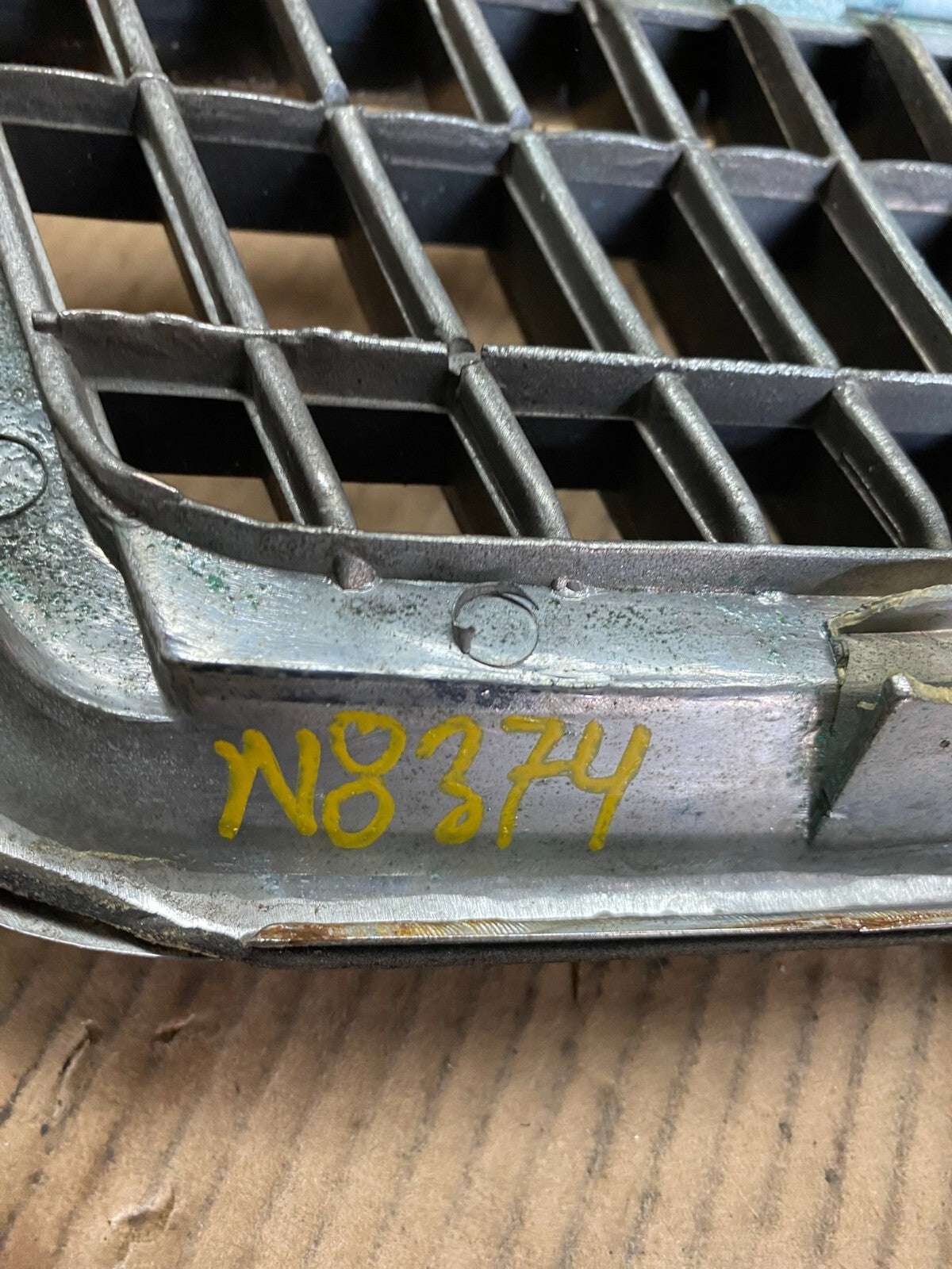 1996 to 1999 Infiniti i30 Front Upper Grill Grille OEM N8374 PS16