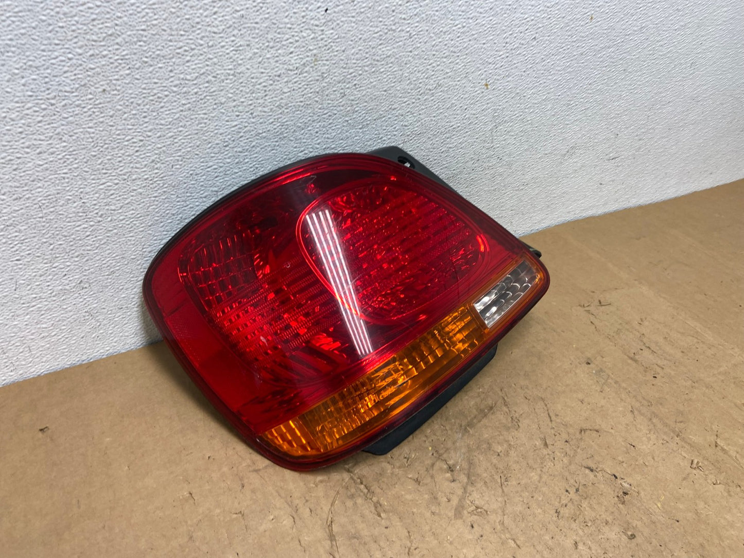 2001 - 2005 Lexus Gs300 Gs400 Gs430 Left Driver LH Side Tail Light AD1368 LK2